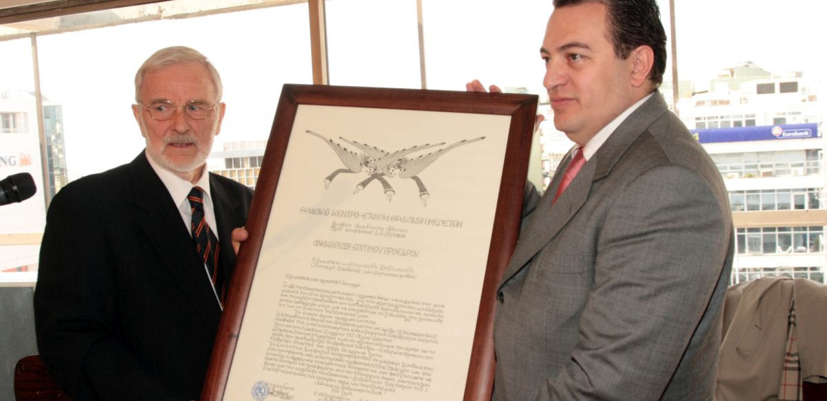 Αριστερά ο Γ. Μητράκας το 2008 στα εγκαίνια του Θρακικού Κέντρου με τον Ευρυπίδη Στυλιανίδη - Eurokinissi.gr