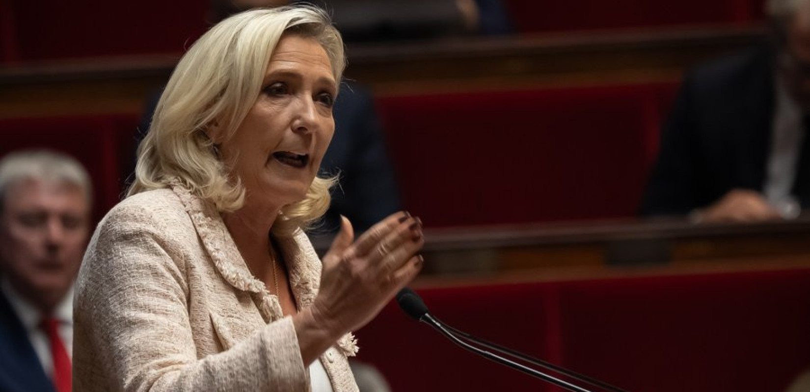 Μαρίν Λεπέν: Ανακοίνωσε υποψηφιότητα για τις προεδρικές εκλογές του 2027 χωρίς «βραχιολάκι» (βίντεο)