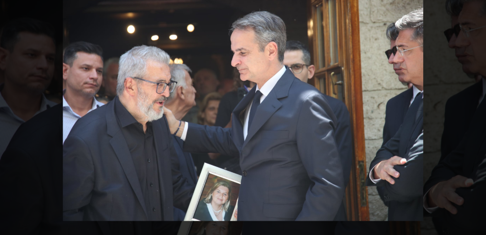 Κοζάνη: Βουβός πόνος στην κηδεία της Βάγιας Νέστορα - Η συγκίνηση της Αφροδίτης και τα πρώτα λόγια της - Ο συγκλονιστικός επικήδειος του αδερφού της (βίντεο)