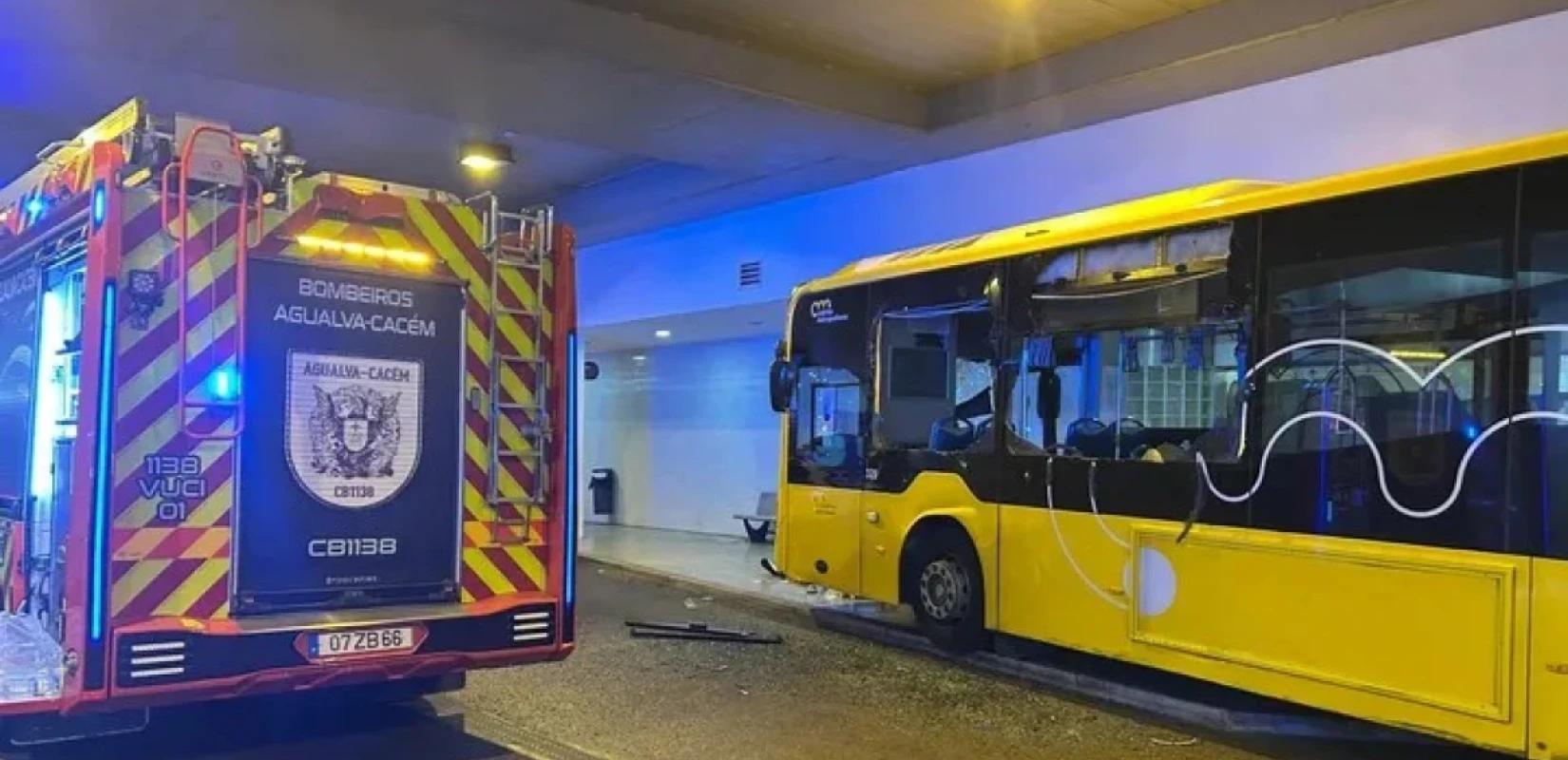 Πορτογαλία: Δύο νεκροί και 20 τραυματίες όταν λεωφορείο έπεσε σε στάση
