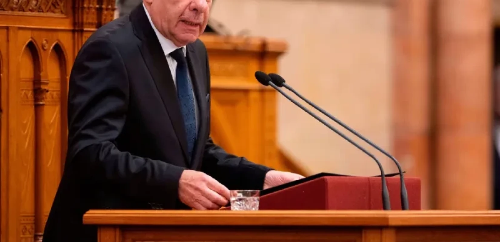 Ουγγαρία: Ο πρόεδρος Σούλιοκ υπέγραψε τη συνταγματική μεταρρύθμιση με την οποία τερματίζεται η θητεία του