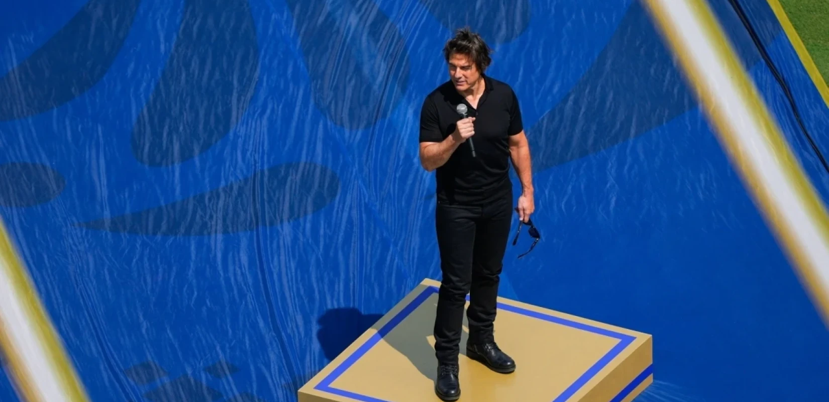 Μουντιάλ: Pre game show με Ρόμπι Γουίλιαμς και Τομ Κρουζ (βίντεο)