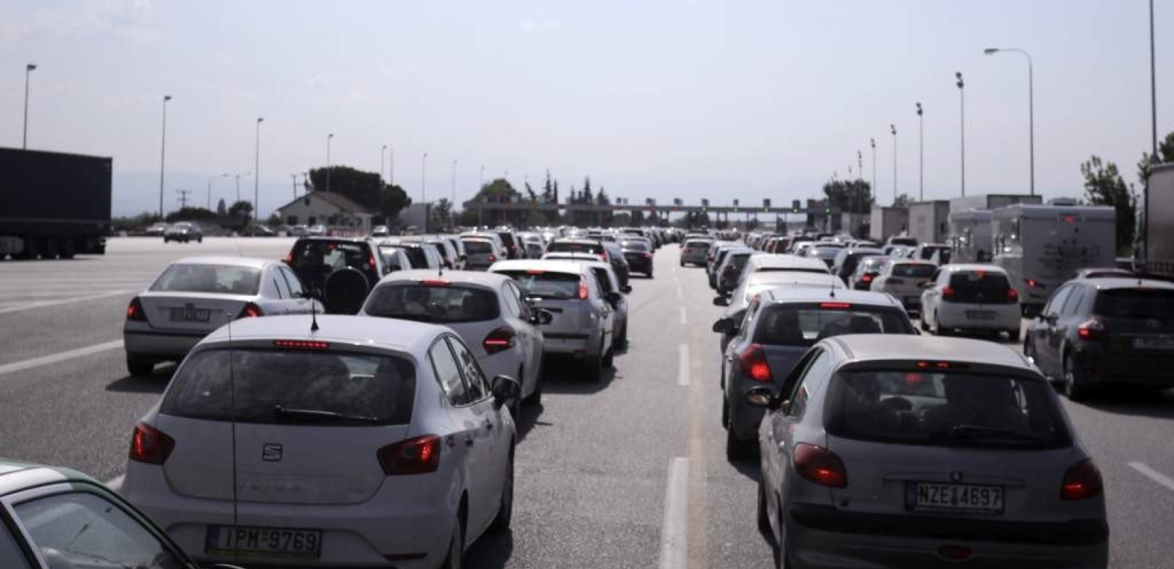 Θεσσαλονίκη: Μαζική έξοδος για τον Δεκαπενταύγουστο - Μεγάλες καθυστερήσεις στα διόδια των Μαλγάρων