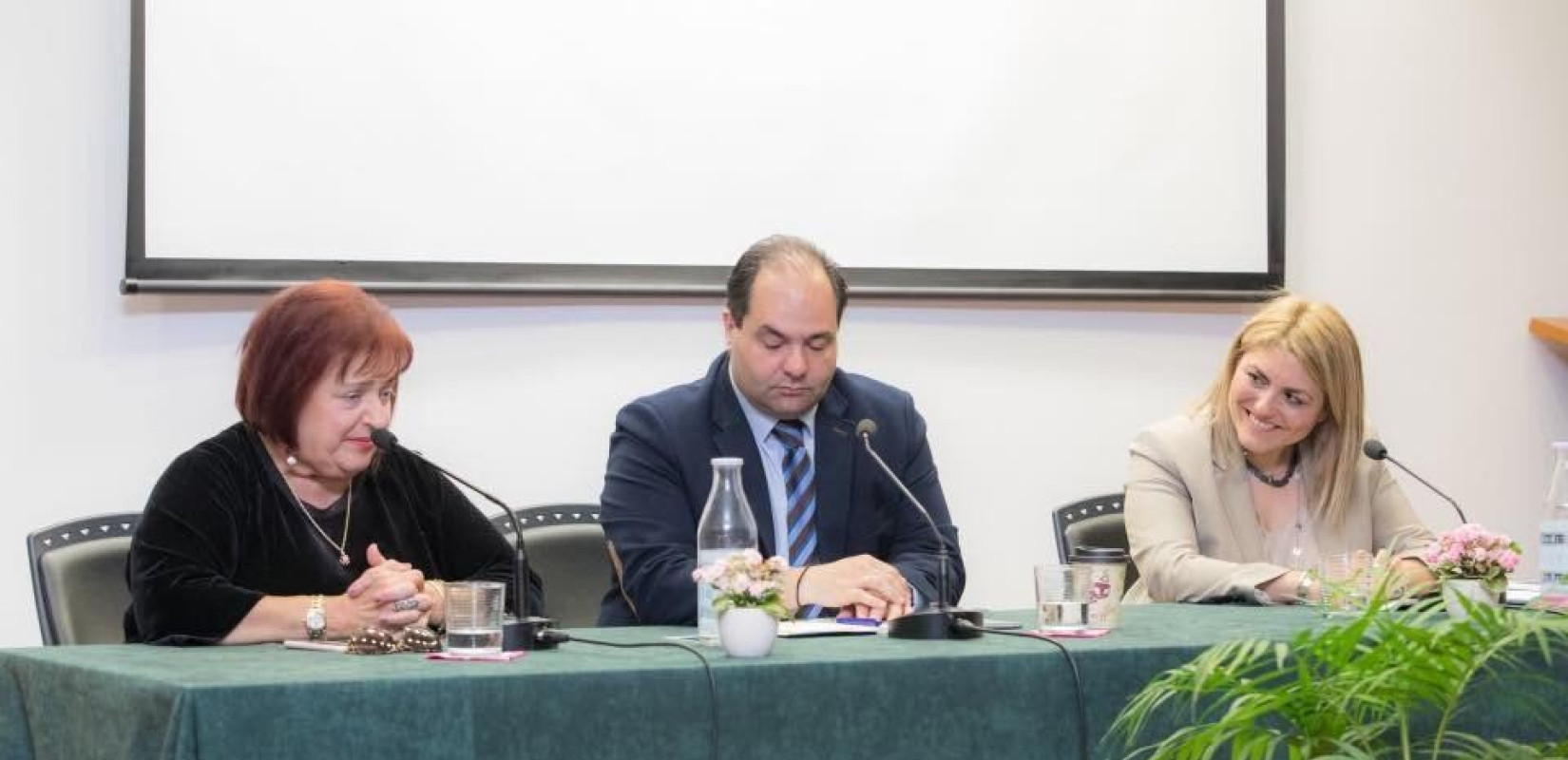 Πλήθος κόσμου στην εκδήλωση της Μελίνας Δερμεντζοπούλου με τη Μαριέττα Γιαννάκου