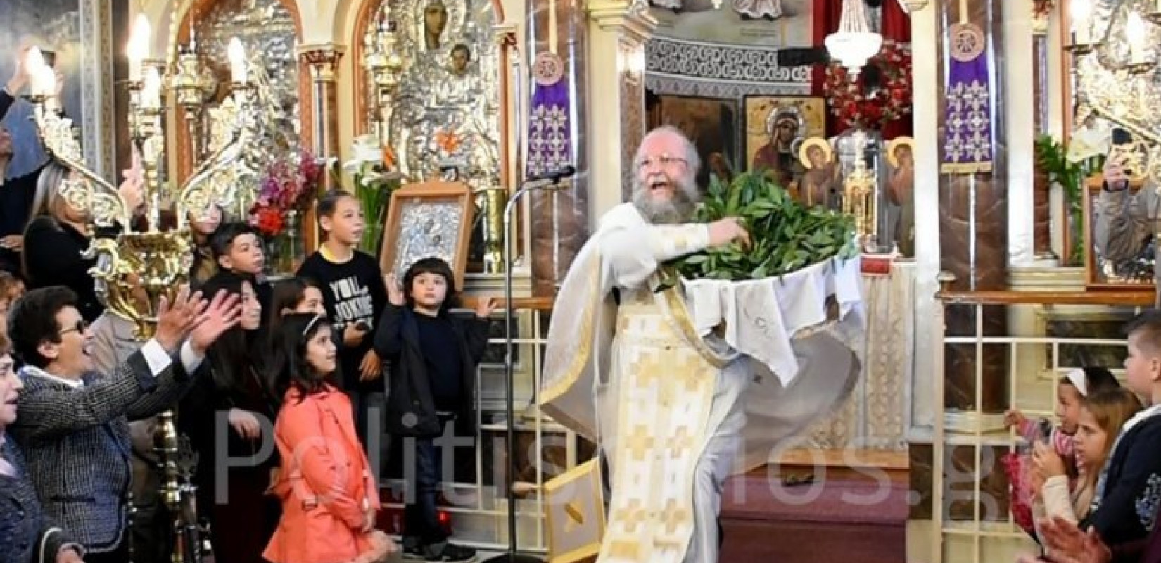 Πρώτη Ανάσταση: Σείστηκαν οι ναοί - Δείτε βίντεο από Κέρκυρα, Χίο, Ζάκυνθο και και Νάξο