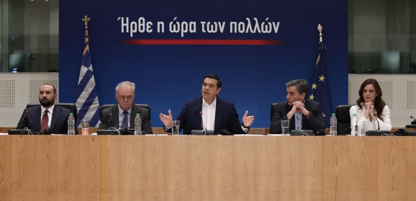 Μείωση ΦΠΑ σε εστίαση, ενέργεια και παροχή 13ης σύνταξης ανακοίνωσε ο Αλ. Τσίπρας