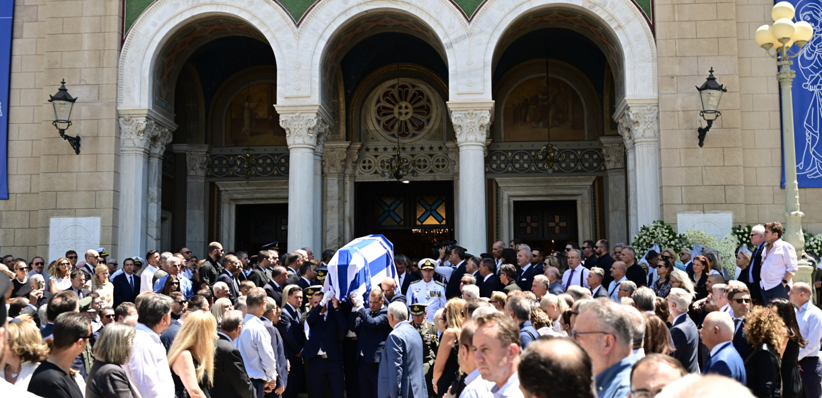Κηδεία Γιάννη Βαρβιτσιώτη: Πλήθος κόσμου στο τελευταίο αντίο - Λύγισε ο γιος του, Μιλτιάδης στον επικήδειο (βίντεο)
