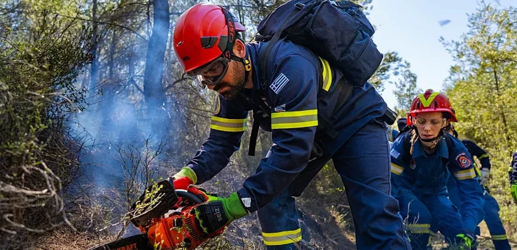 Γαλλία: Μια στρατιά εθελοντών στηρίζει τους πυροσβέστες και τους πρόσφυγες στα μετόπισθεν των πυρκαγιών