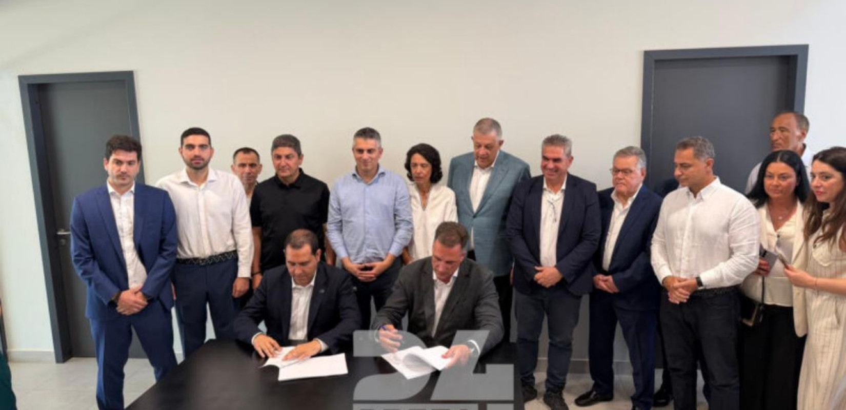 Ηράκλειο: Υπογράφηκε στο υπό κατασκευή νέο Διεθνές Αεροδρόμιο η σύμβαση για τα συστήματα αεροναυτιλίας