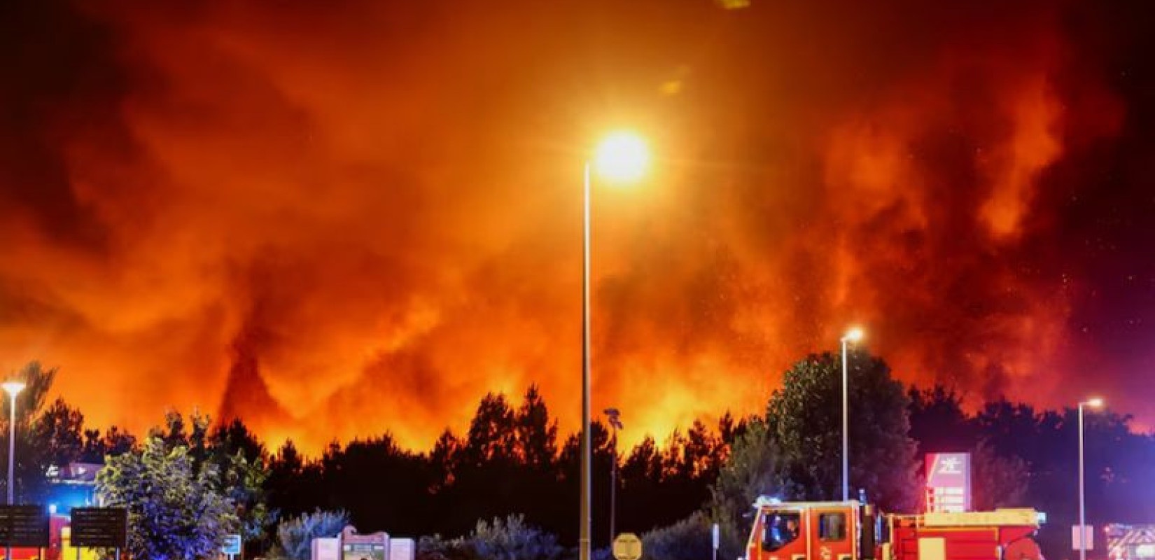 «Πύρινος εφιάλτης» στη νοτιοδυτική Γαλλία: 10.000 άνθρωποι εγκατέλειψαν τα σπίτια τους και 20.000 στρέμματα στάχτη κοντά στο Μπορντό