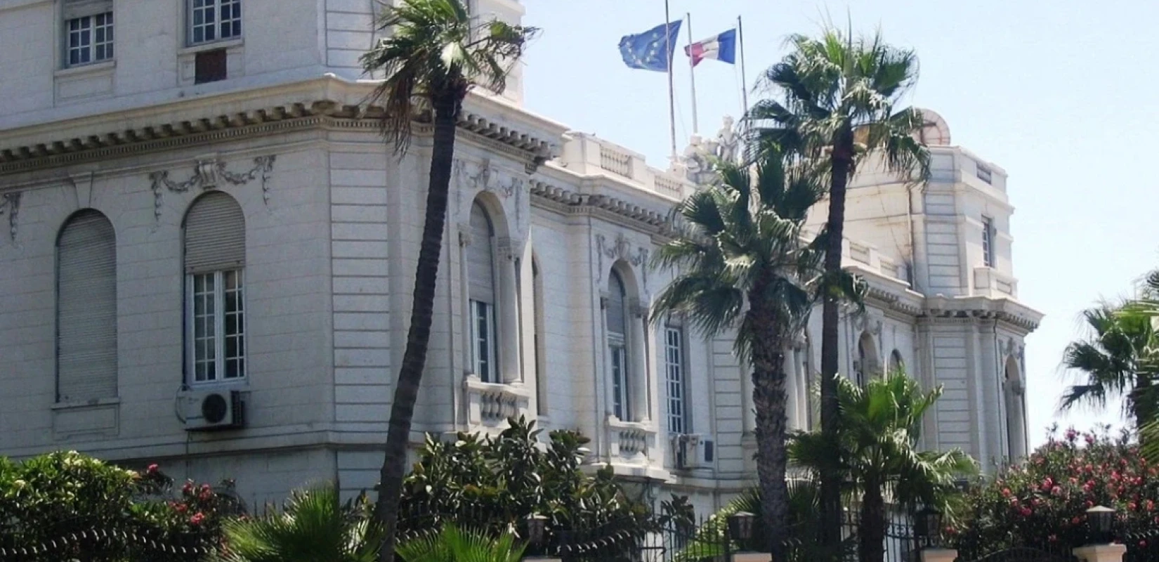Συναγερμός στην Αθήνα: Απειλητικό τηλεφώνημα για βόμβα στη γαλλική πρεσβεία - Κλειστή η Ακαδημίας