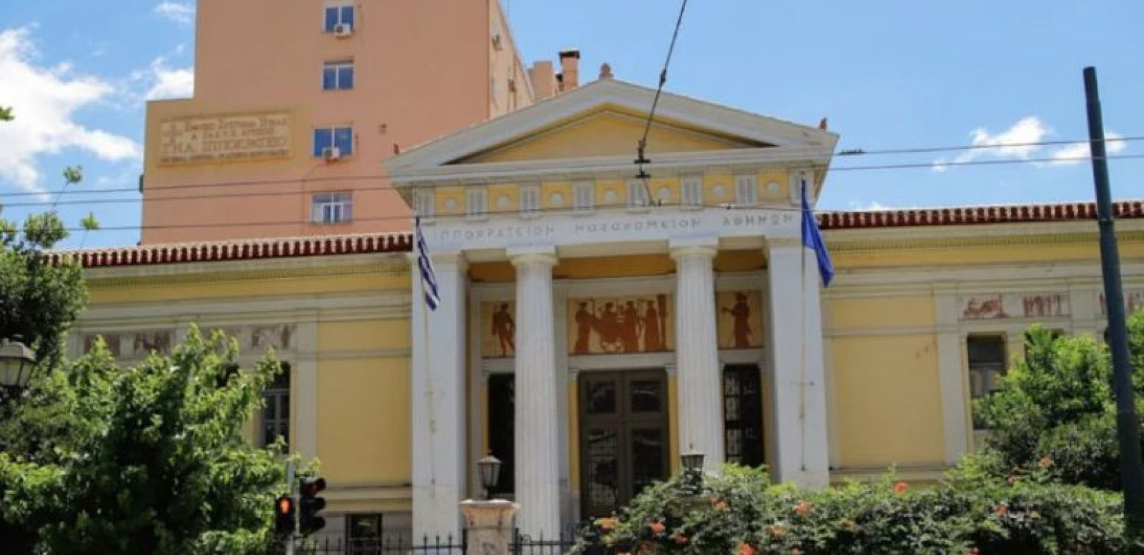 Αθήνα: Σάλος από άρνηση χορήγησης αμαξιδίου σε 87χρονο στο Ιπποκράτειο - Συγγνώμη από Γεωργιάδη και ΠΟΕΔΗΝ