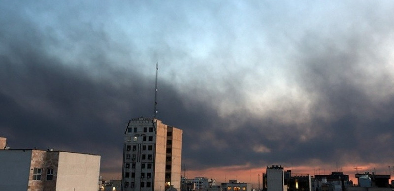 Νέο σφυροκόπημα των ΗΠΑ στο Ιράν για 11η νύχτα: Στόχος η Τεχεράνη - Βομβαρδισμοί και «λουκέτο» στη ναυσιπλοΐα στο Στενό του Ορμούζ