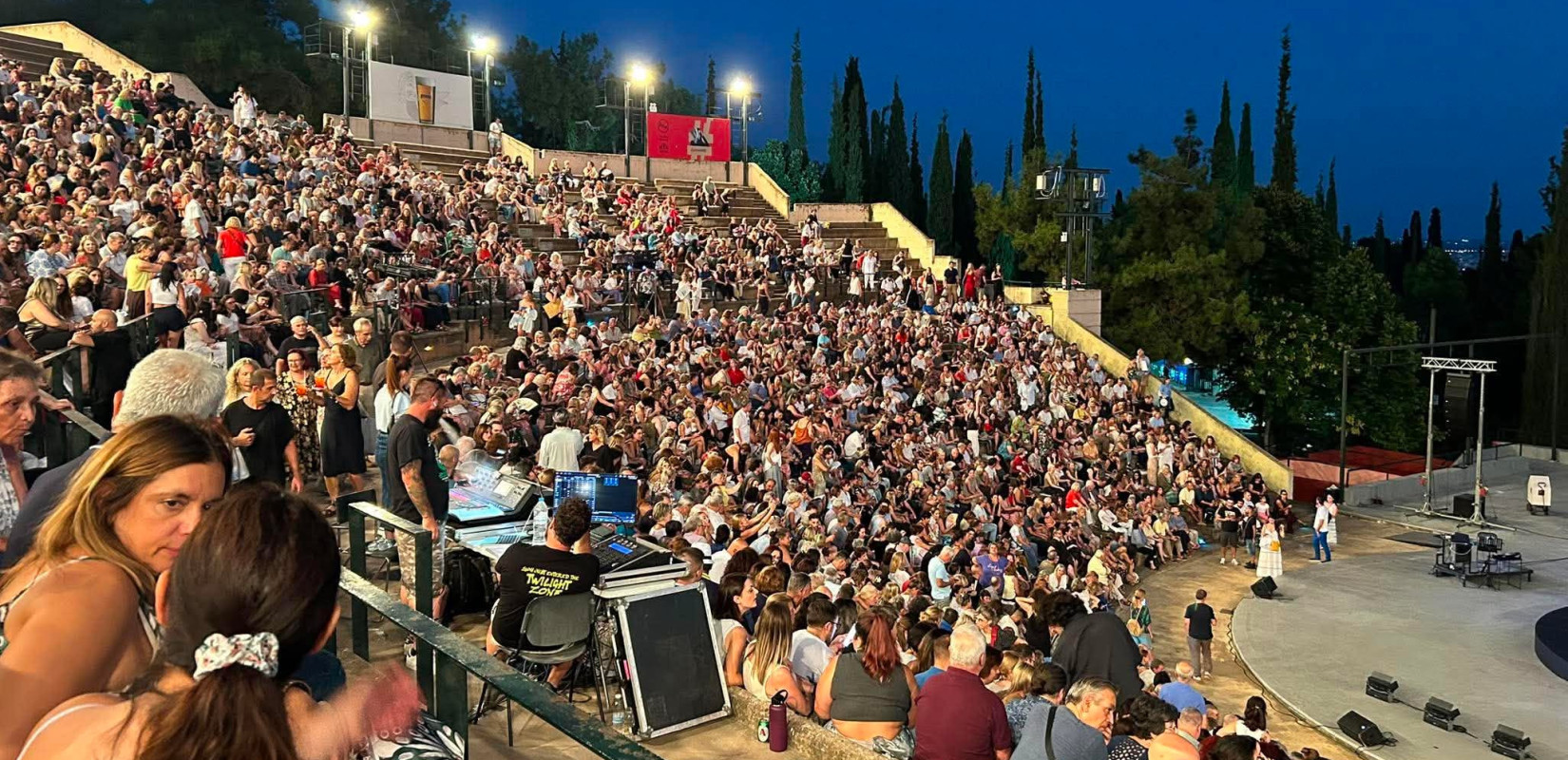 Θεσσαλονίκη: Χαμός για τη Μήδεια στο Θέατρο Δάσους - Ουρά 100 μέτρων έξω από το ταμείο