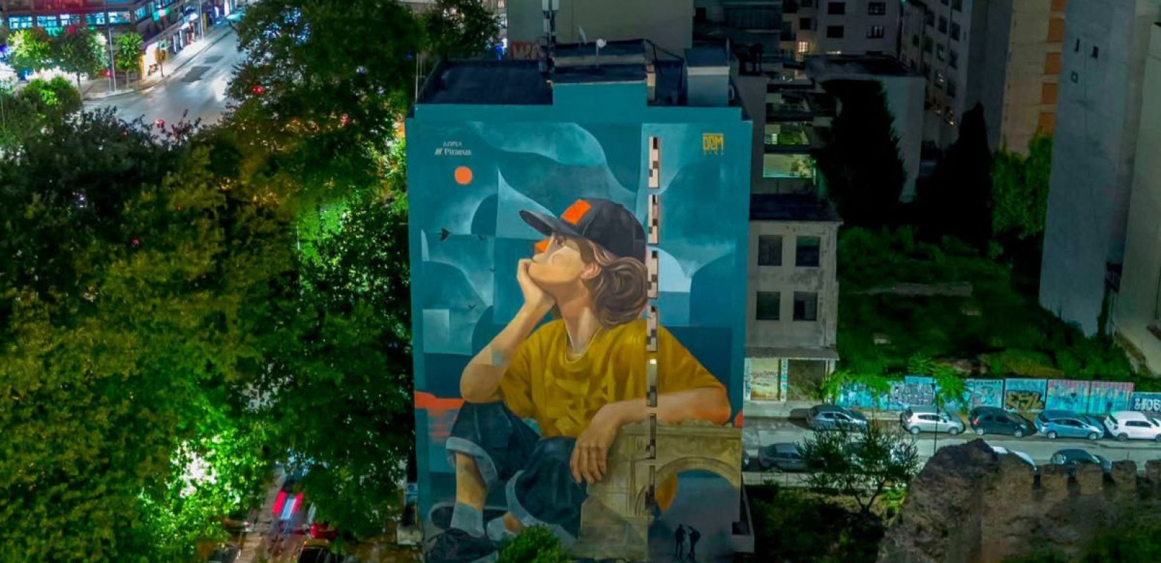 Θεσσαλονίκη: Φωτίστηκε το mural στην πλατεία Δημοκρατίας - Ο δήμος θα φωτίσει και άλλα μνημεία της πόλης
