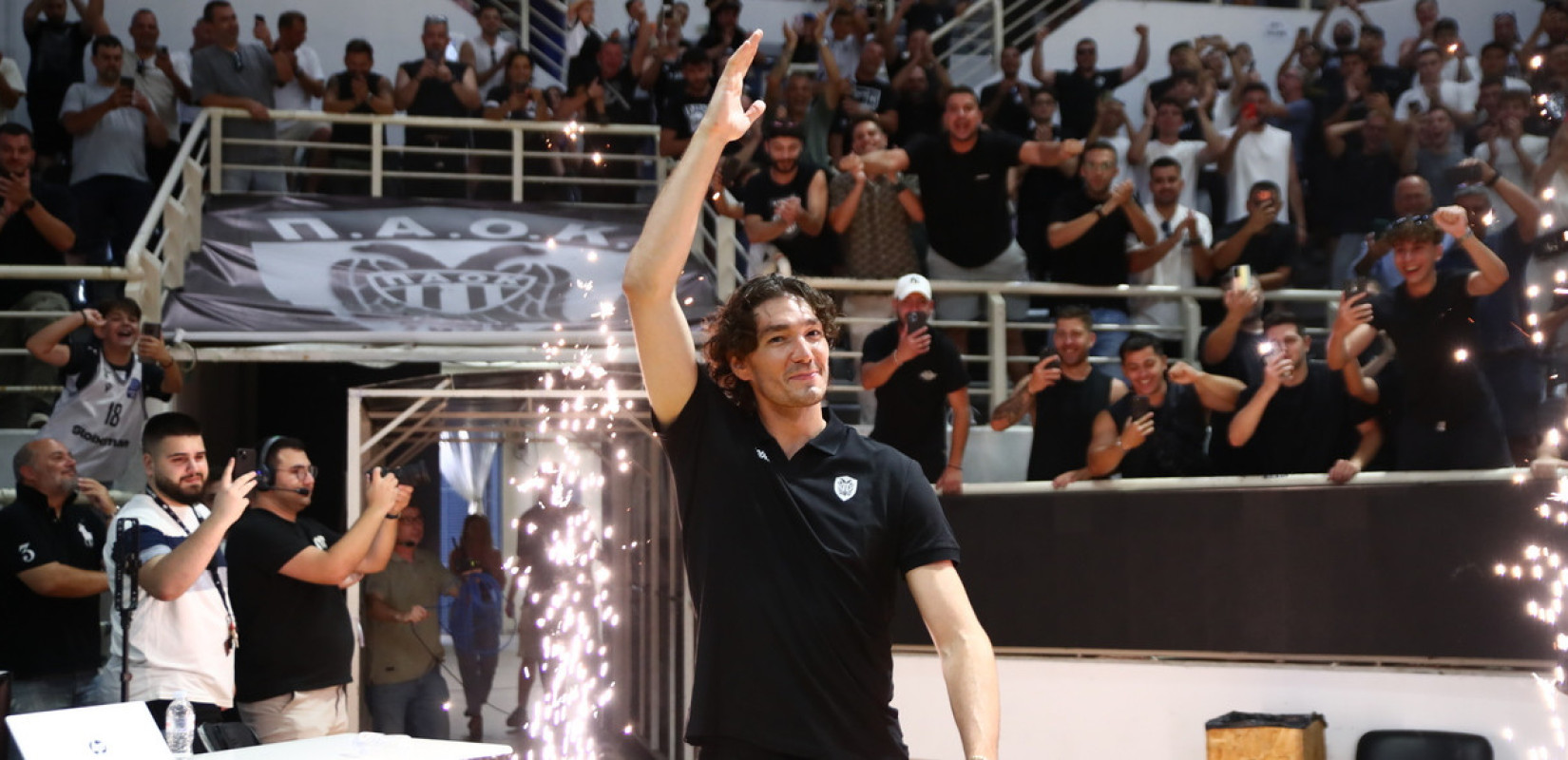 «Ήταν μόνο η αρχή»: Το μήνυμα της ΚΑΕ ΠΑΟΚ μετά την αποθέωση του Όσμαν