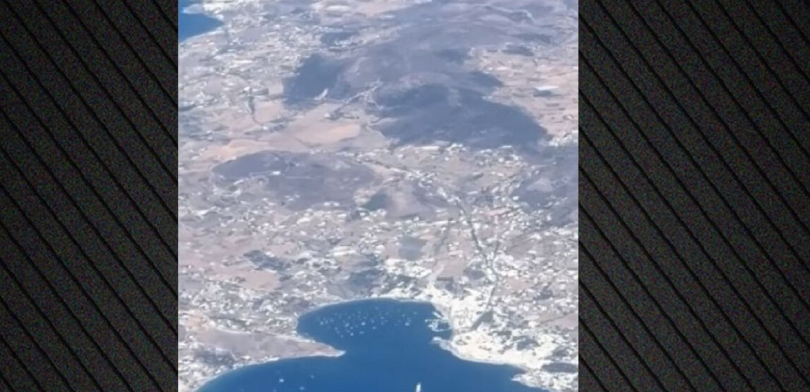 Πλάνα από αεροπλάνο πάνω από την Πάρο δείχνουν τις καμένες εκτάσεις – Δείτε βίντεο