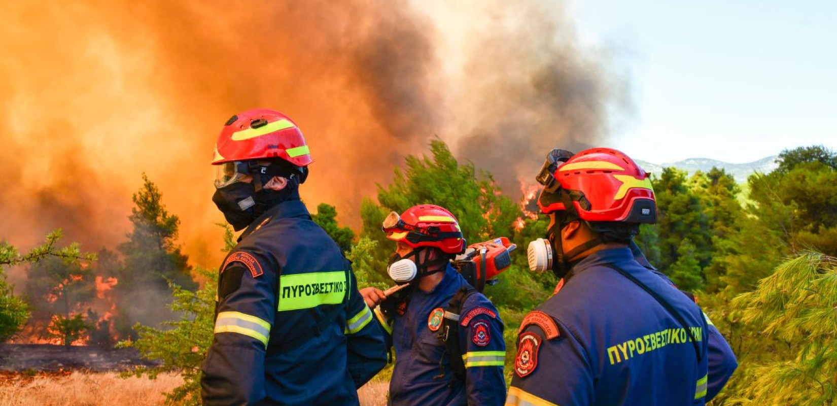 Δυτική Αττική: Από Ψαθά προς Λούμπα το πιο ενεργό σημείο της μεγάλης πυρκαγιάς