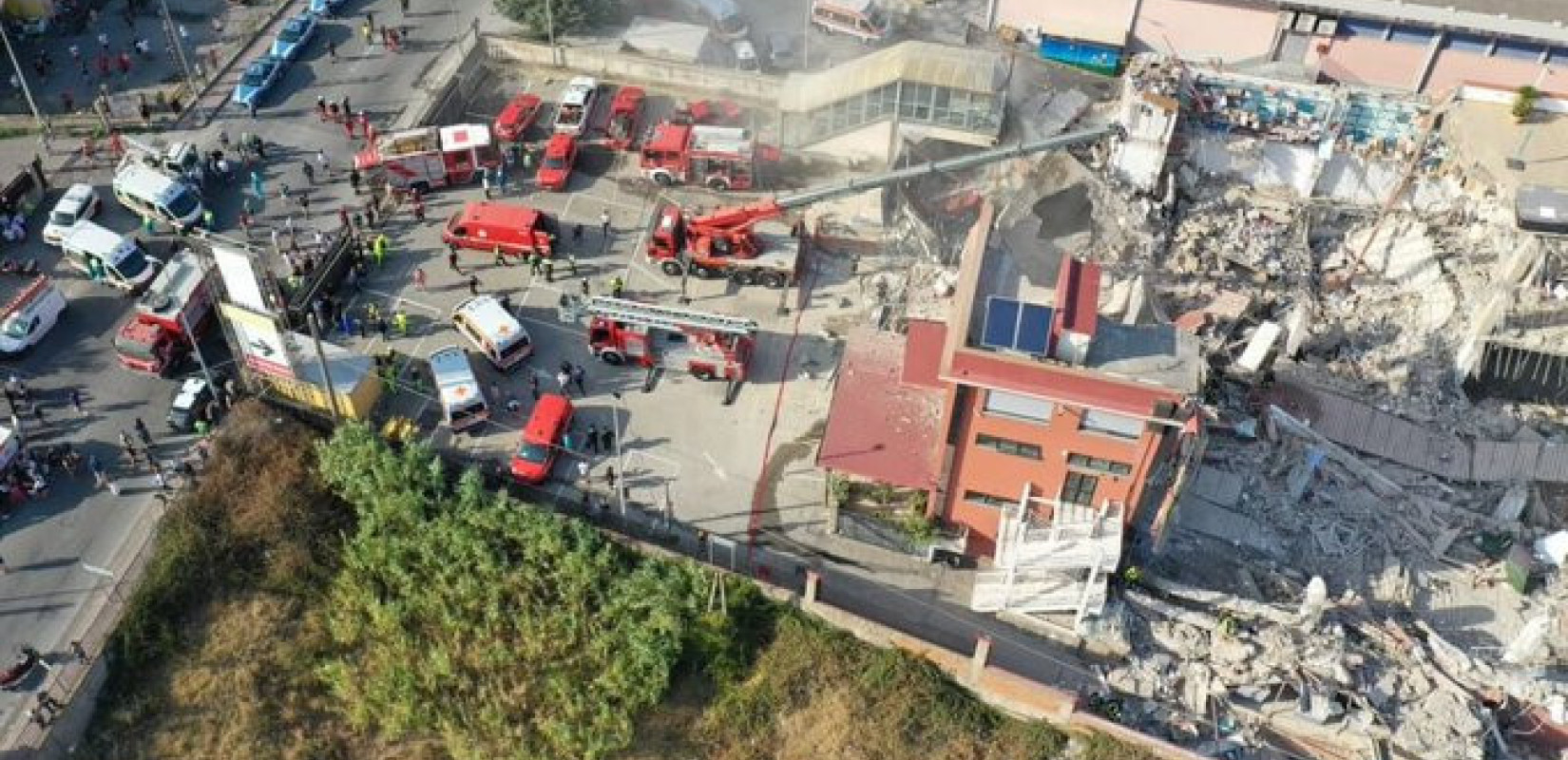 Σικελία: Επτά αγνοούμενοι και τρεις τραυματίες από κατάρρευση τριώροφης πολυκατοικίας (βίντεο)