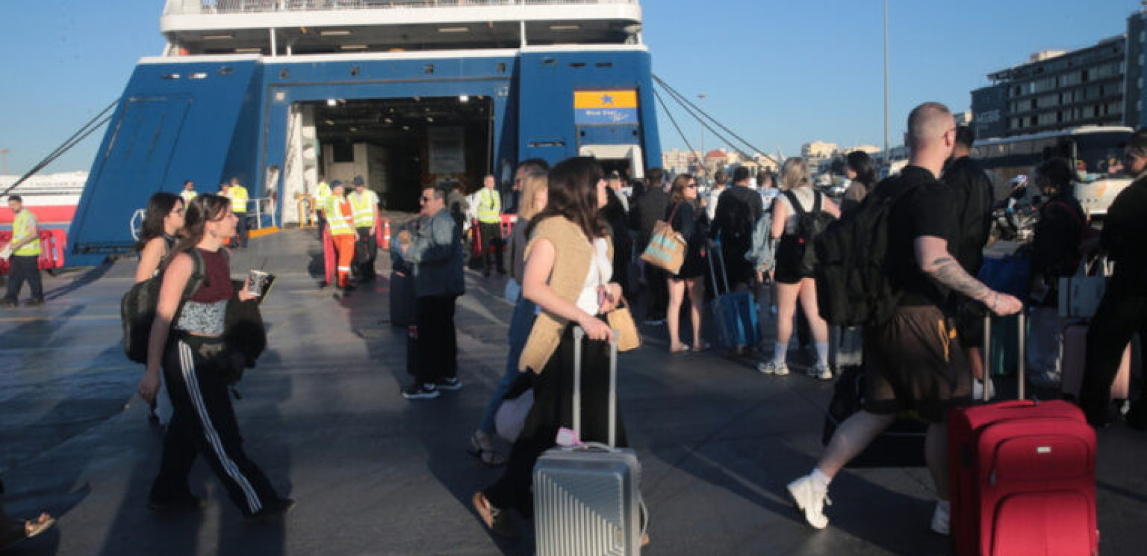 Έξοδος αδειούχων: Οι εκδρομείς βάζουν βαθιά το χέρι στη τσέπη, πληρώνοντας «χρυσάφι» τα καύσιμα