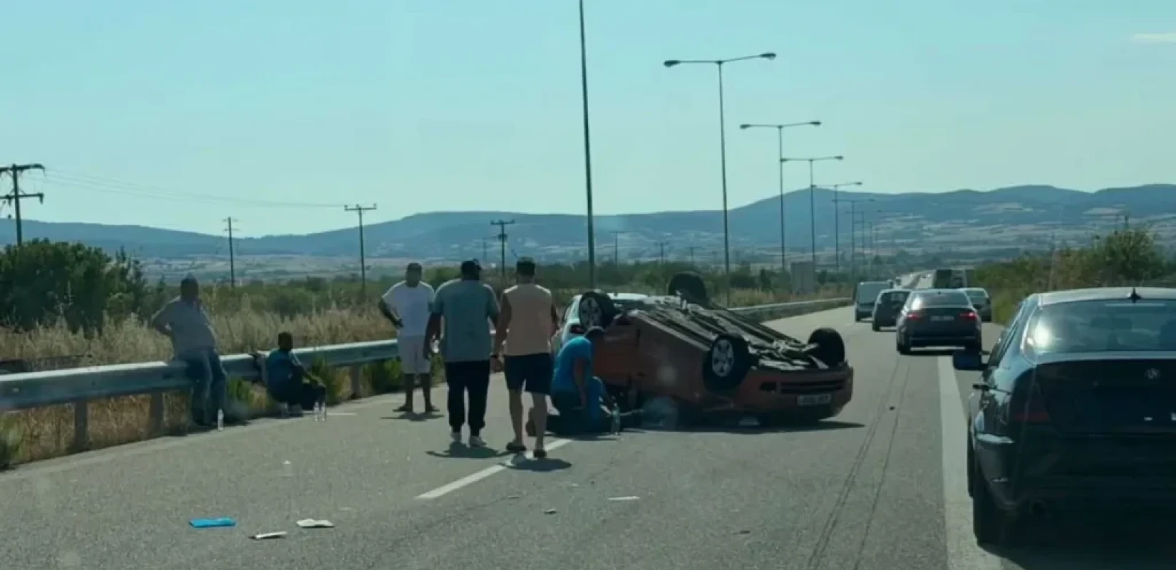 Τροχαίο με βαν μεταναστών στην Εγνατία Οδό: Στους 15 οι τραυματίες - Ανάμεσά τους και ο διακινητής (βίντεο)