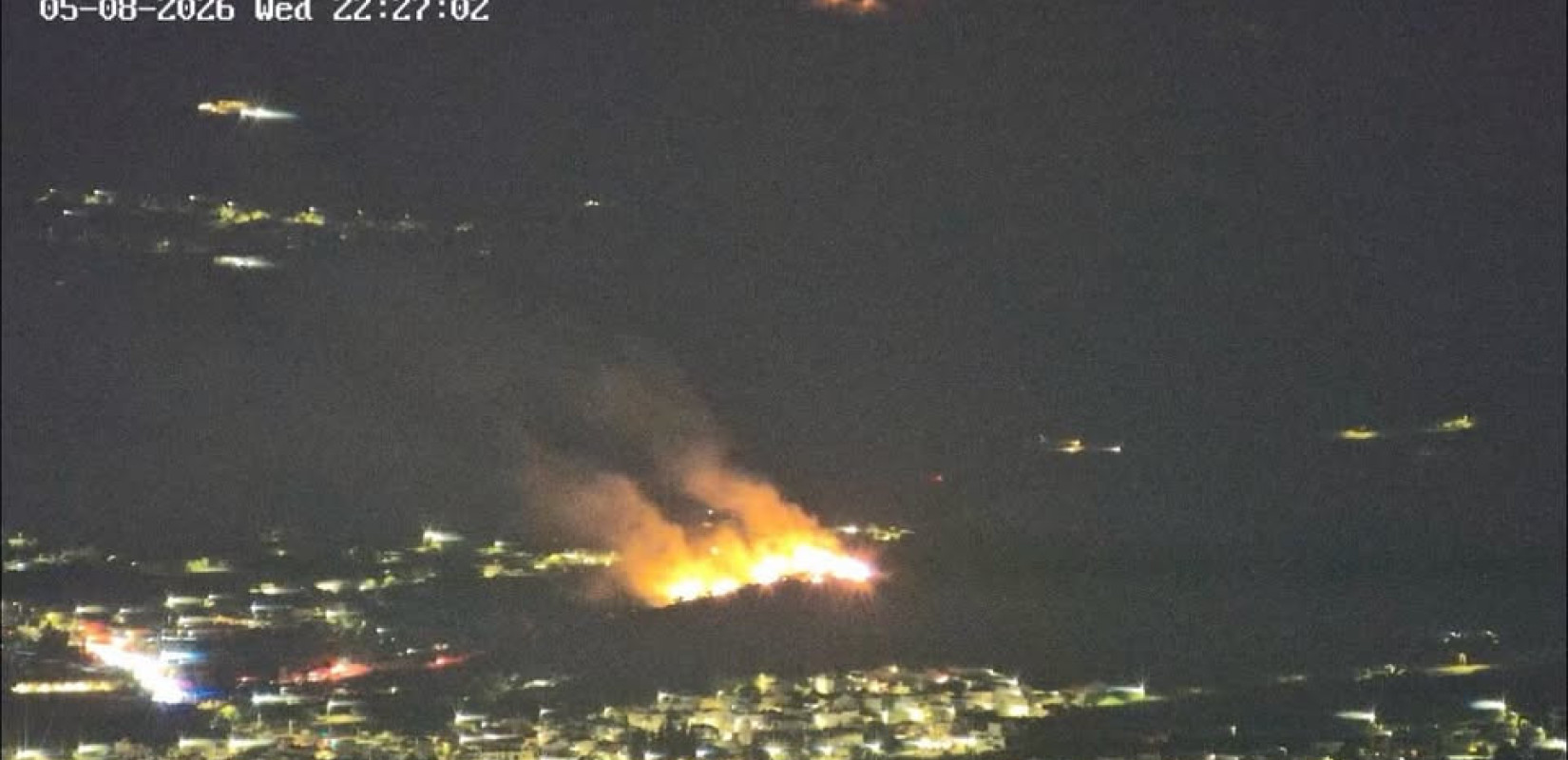Βόλος: Yπό έλεγχο η φωτιά σε χορτολιβαδική έκταση πάνω από το αρχαίο θέατρο Δημητριάδος