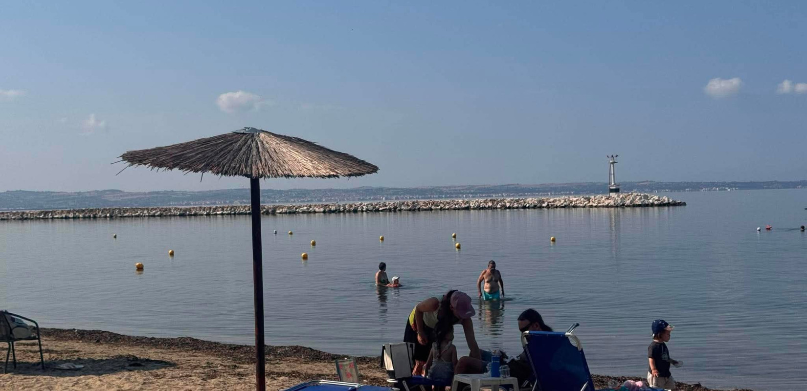 Θεσσαλονίκη: Γεμίζει λουόμενους η Πλαζ Αρετσούς - Κοντινή και οικονομική επιλογή για ντόπιους και επισκέπτες