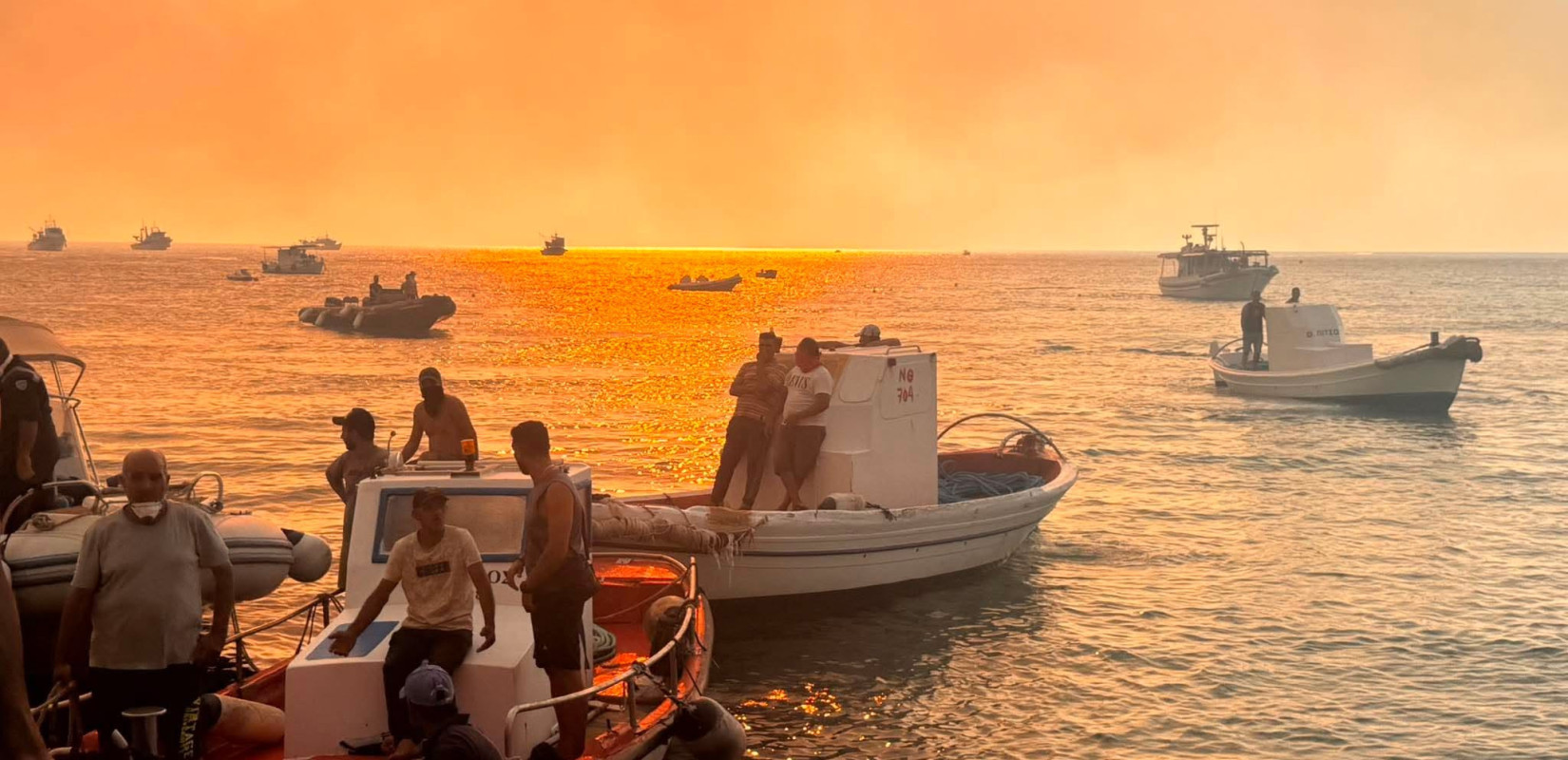 Χαλκιδική: Πάνω από 200 άτομα έχουν απεγκλωβιστεί μέσω θαλάσσης στη Σίβηρη - Δείτε βίντεο