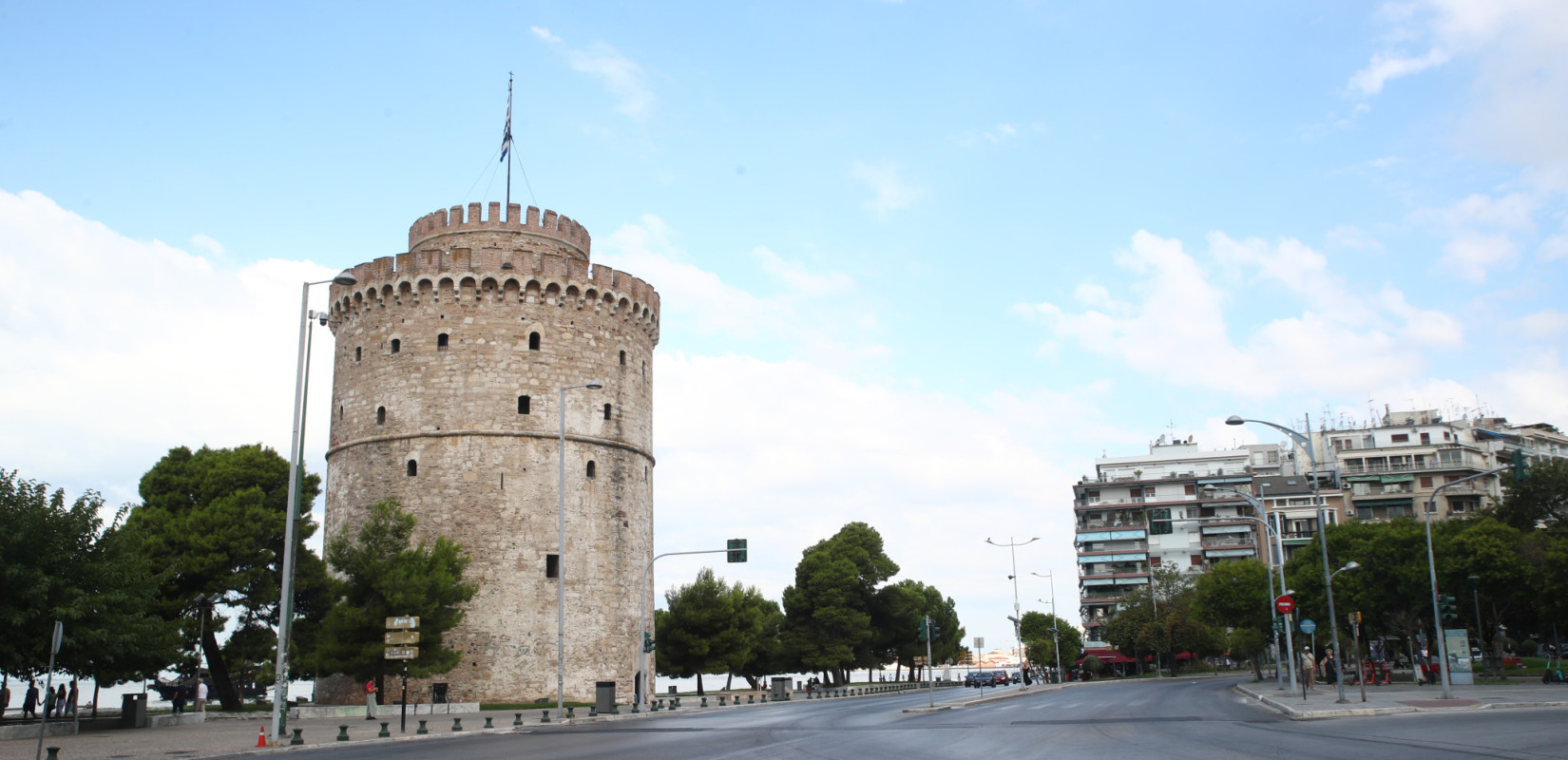 Θεσσαλονίκη:  Άδειασε η πόλη ανήμερα του Δεκαπενταύγουστου – Κατεβασμένα ρολά και κλειστά καταστήματα