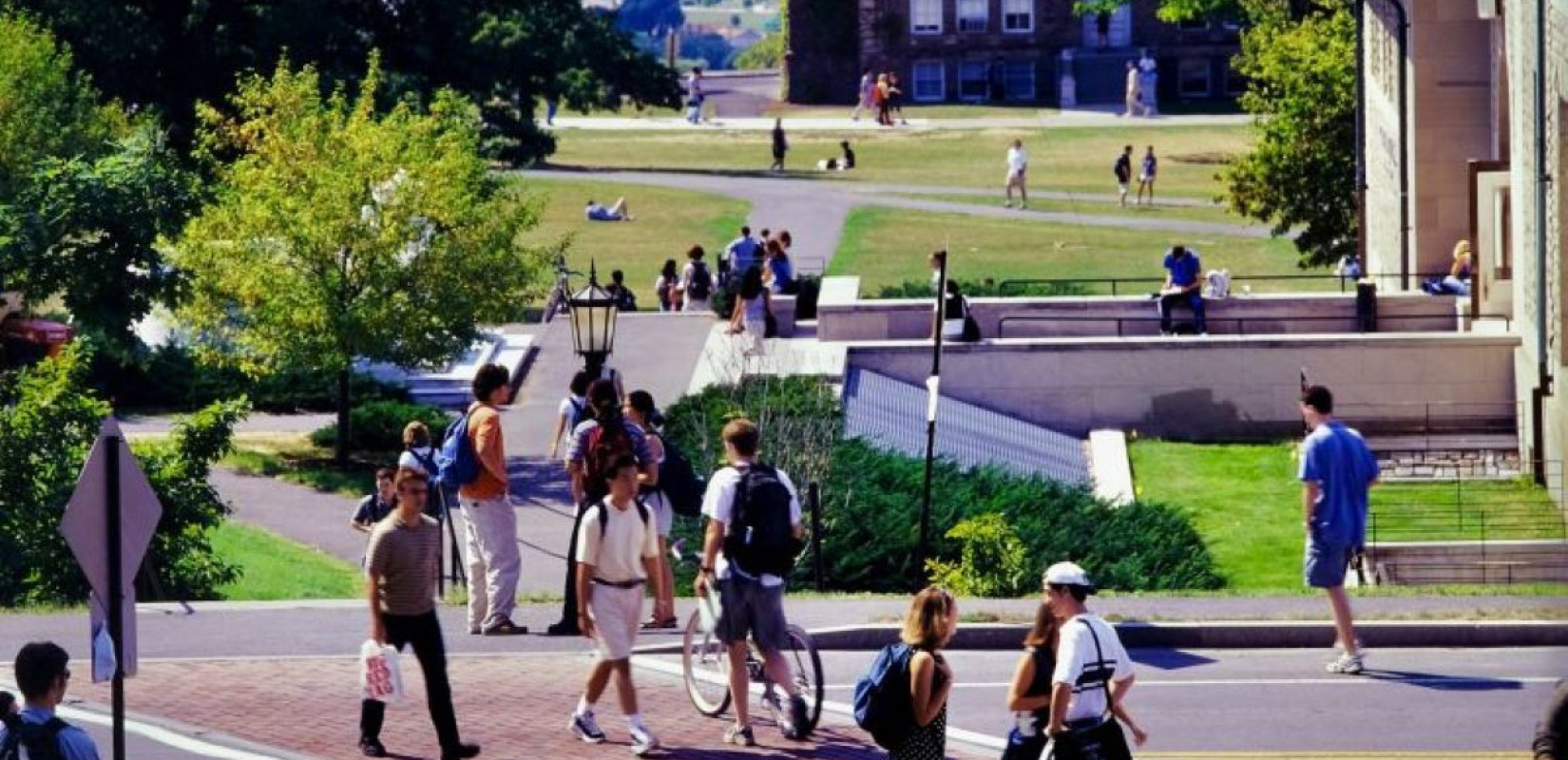 Φοιτητές στο πανεπιστήμιο Cornell - Πηγή: https://www.linkedin.com/school/cornell-university/home/