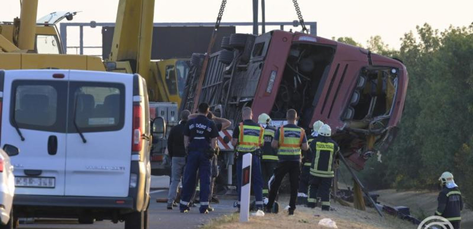 Ουγγαρία: Ανατροπή τουριστικού λεωφορείου - Δώδεκα νεκροί και τουλάχιστον 10 τραυματίες
