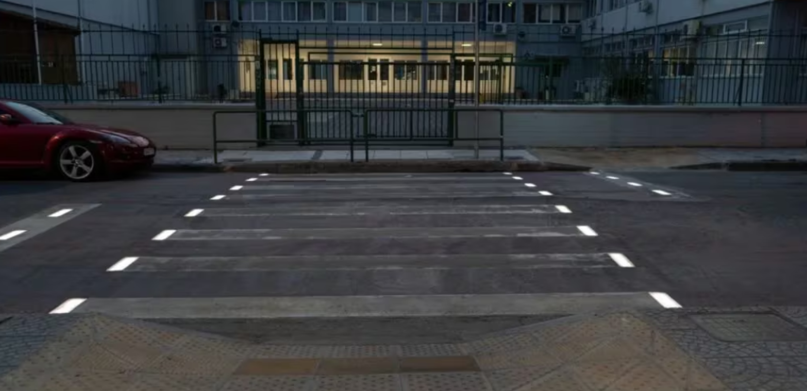 Κατερίνη: Τοποθετήθηκαν 11 «έξυπνες» διαβάσεις έξω από σχολεία της πόλης