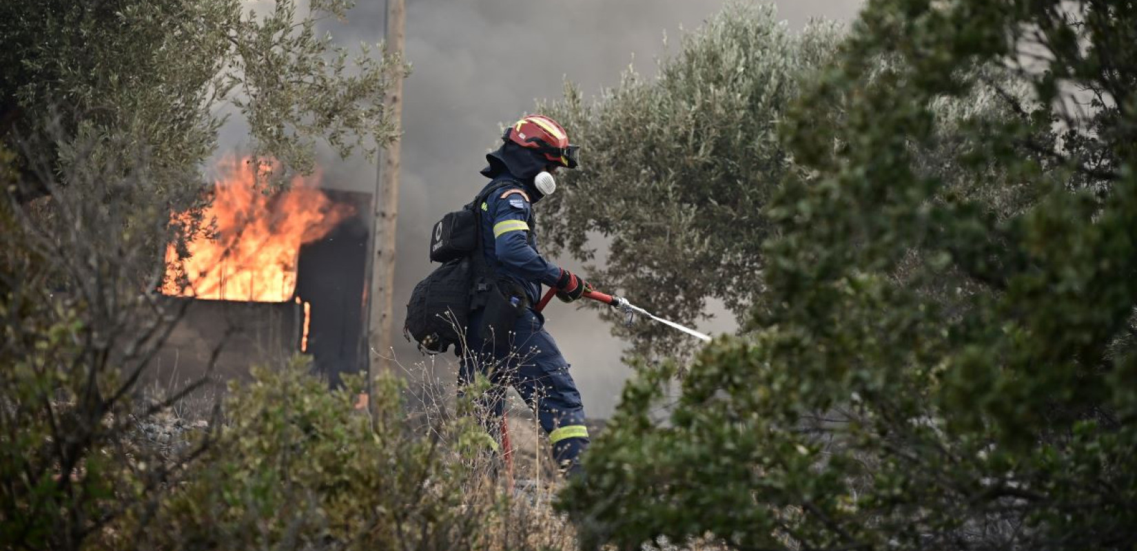 Κουβαράς Αττικής: Βελτιωμένη η εικόνα της φωτιάς - Στο σημείο ο υπουργός Κλιματικής Κρίσης και Πολιτικής Προστασίας (βίντεο)