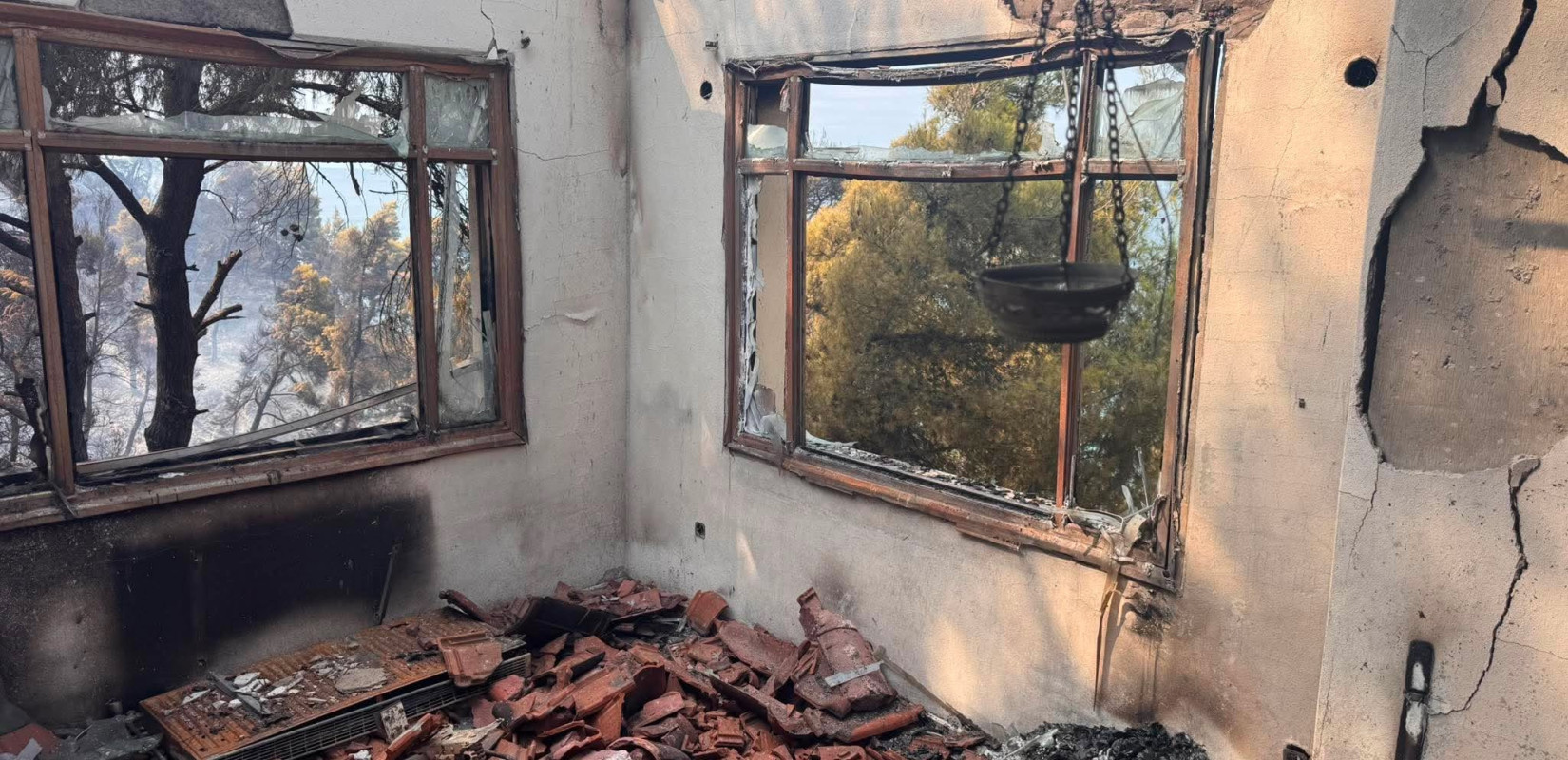 Στην πληγείσα Χαλκιδική αύριο ο Κώστας Κατσαφάδος - Σύσκεψη για τις ζημιές από τη φωτιά στην Κασσάνδρα