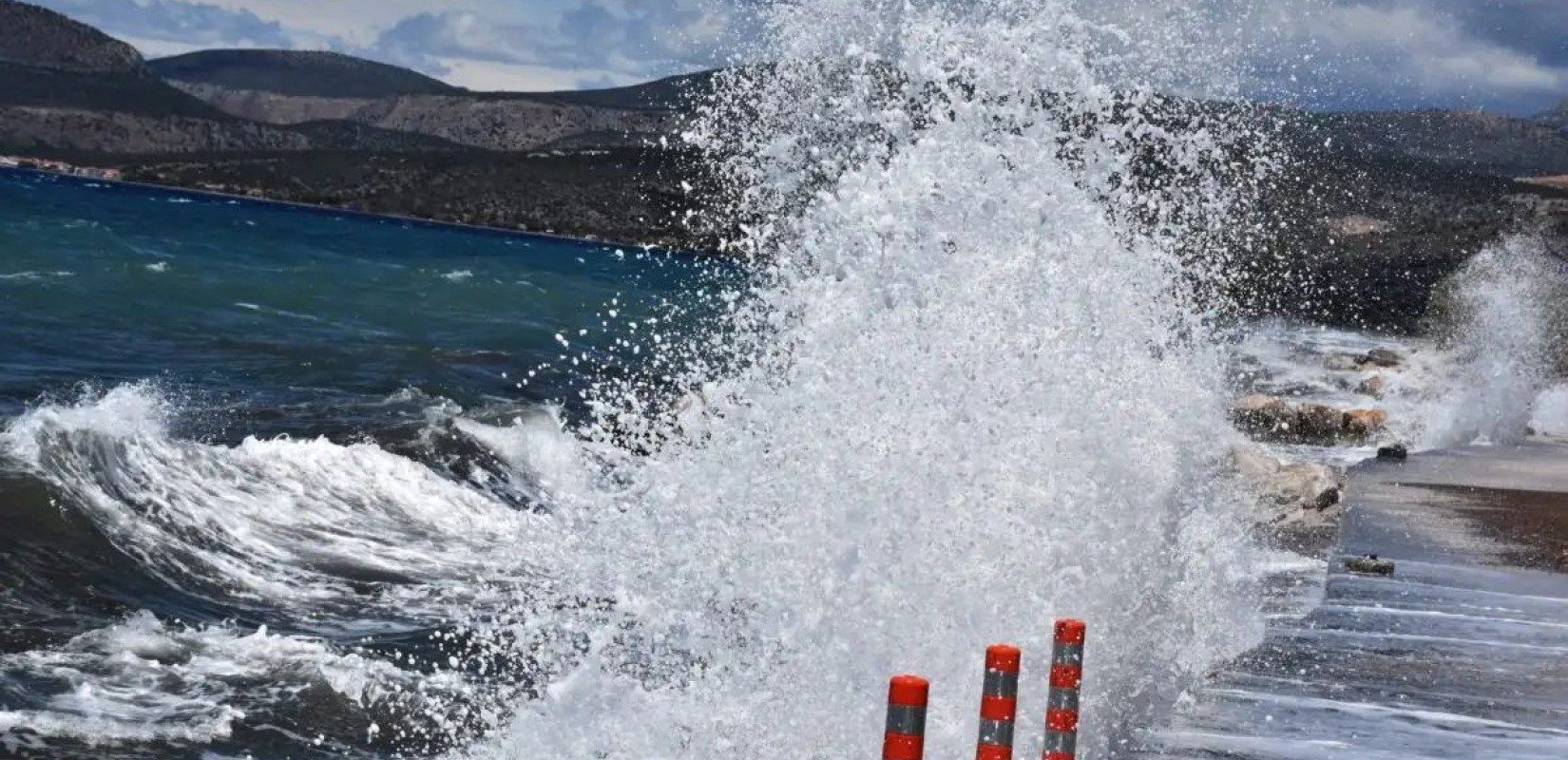 Μετ’ εμποδίων η έξοδος του Δεκαπενταύγουστου: Προβλήματα και απαγορευτικά στα λιμάνια λόγω θυελλωδών ανέμων