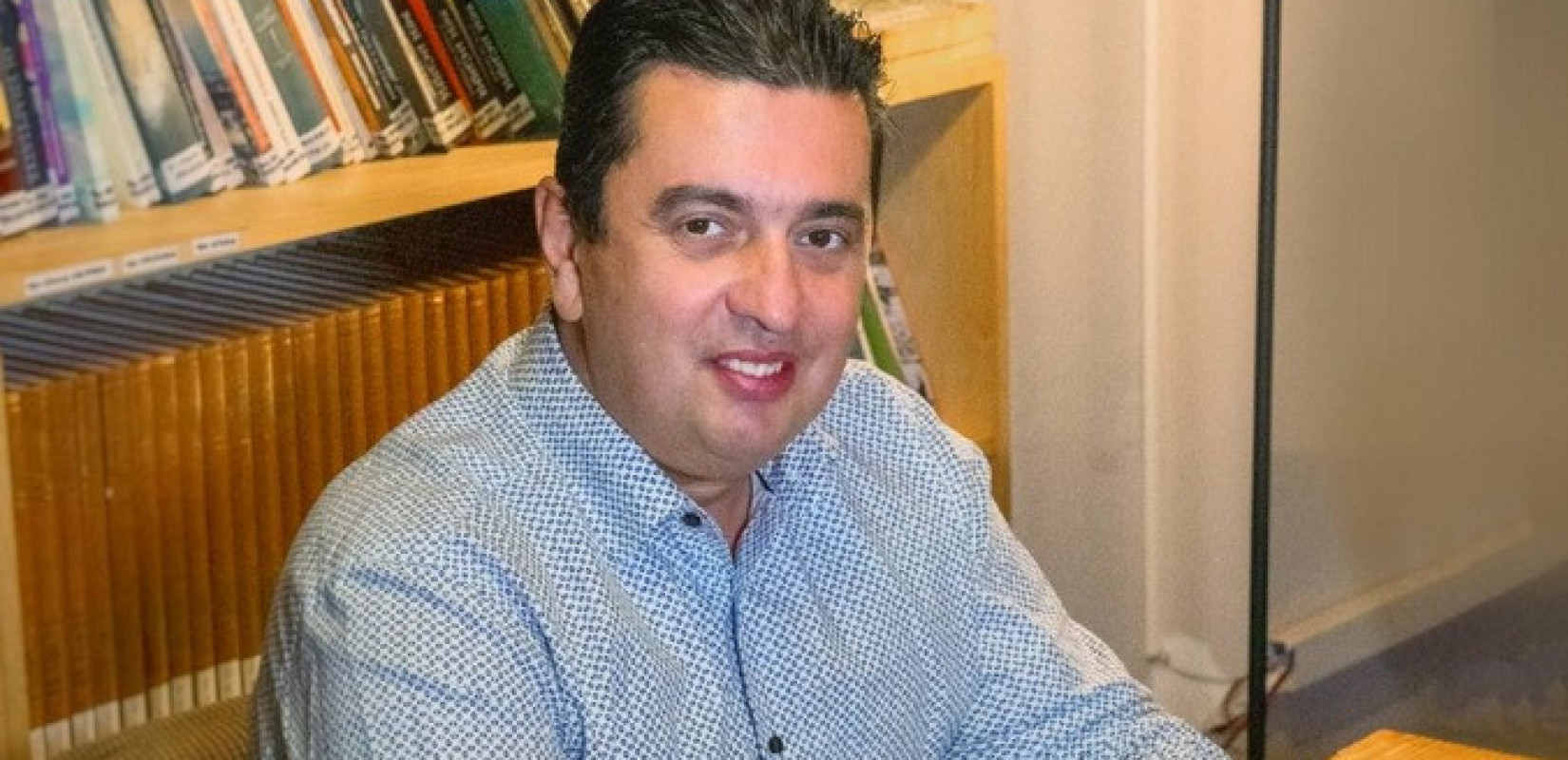 Πώς ο Γιώργος Ρόβας μετατρέπει τις ιστορίες σε μαθήματα ζωής