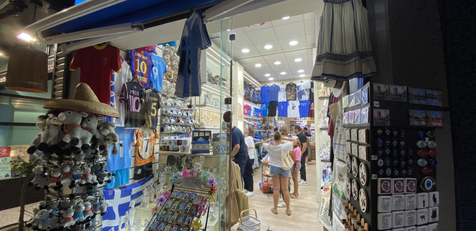 Θεσσαλονίκη: Μαγνητάκι Λευκός Πύργος μέχρι άγαλμα - Τι ψωνίζουν οι τουρίστες για να θυμούνται την πόλη