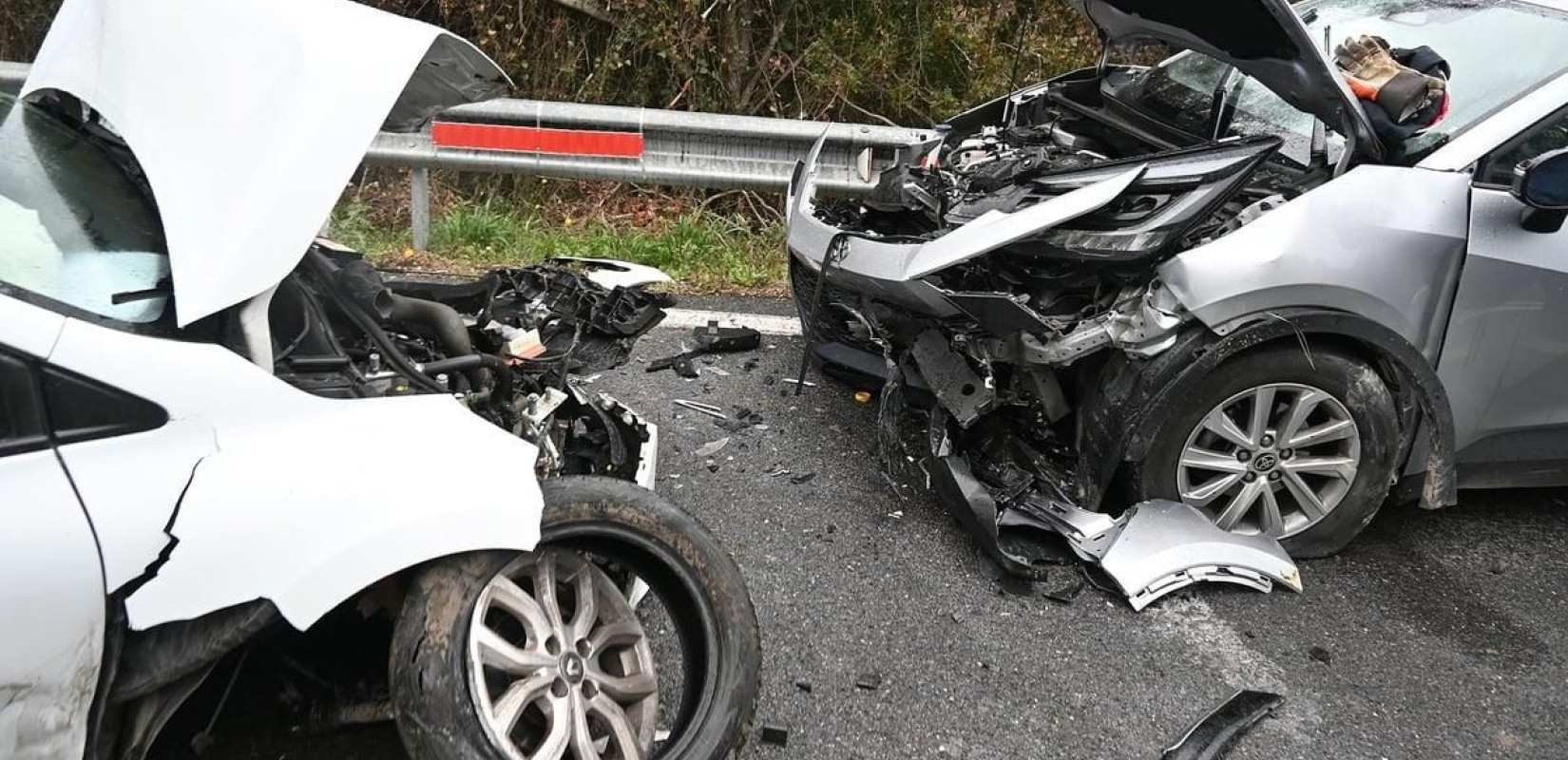 Ημαθία: Τραγικός επίλογος στην άσφαλτο - Ένας νεκρός και δύο τραυματίες σε μετωπική σύγκρουση οχημάτων