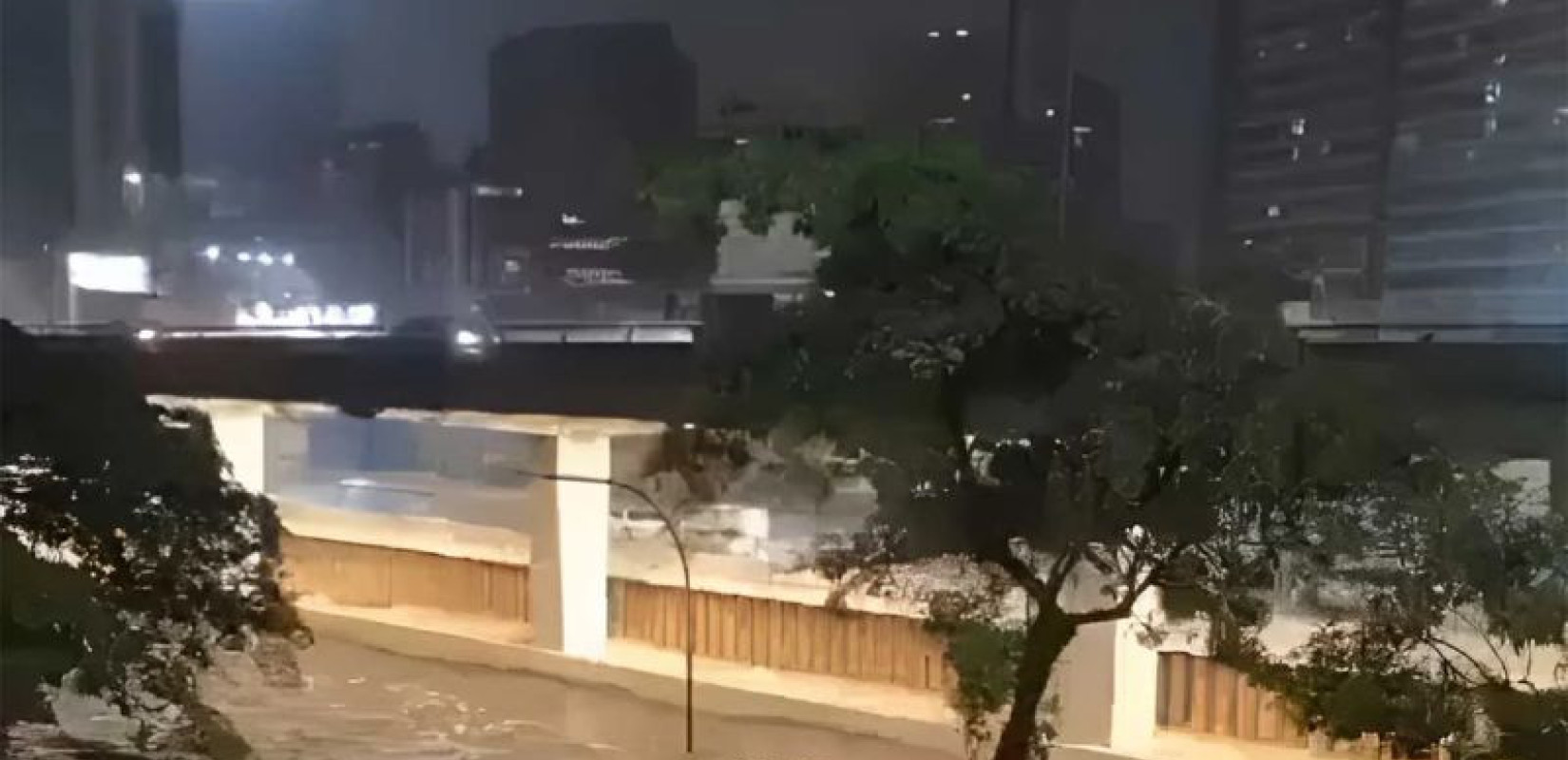 Βενεζουέλα: Τρεις νεκροί από την κακoκαιρία - Στο έλεος των βροχοπτώσεων η πρωτεύουσα Καράκας (βίντεο)