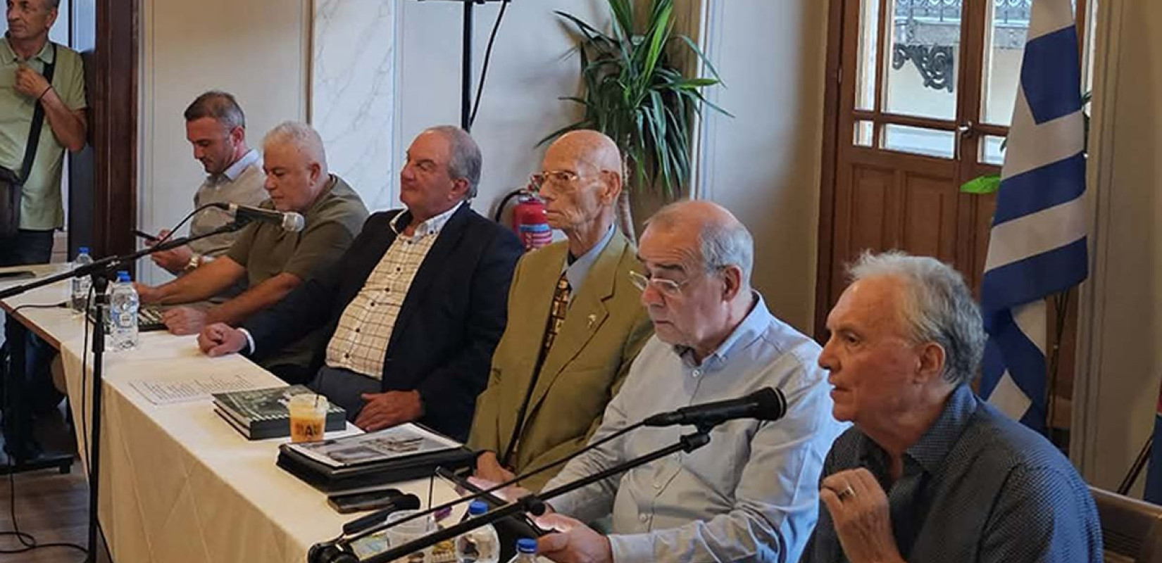 Στη μέση ο Α. Αντωνιάδης, δίπλα στον Κ. Καραμανλή - Πηγή: https://xanthidaily.gr/2026/09/05/%cf%83%cf%85%ce%b3%ce%ba%ce%b9%ce%bd%ce%b7%cf%84%ce%b9%ce%ba%ce%ad%cf%82-%cf%83%cf%84%ce%b9%ce%b3%ce%bc%ce%ad%cf%82-%cf%83%cf%84%ce%b7%ce%bd-%ce%b5%ce%ba%ce%b4%ce%