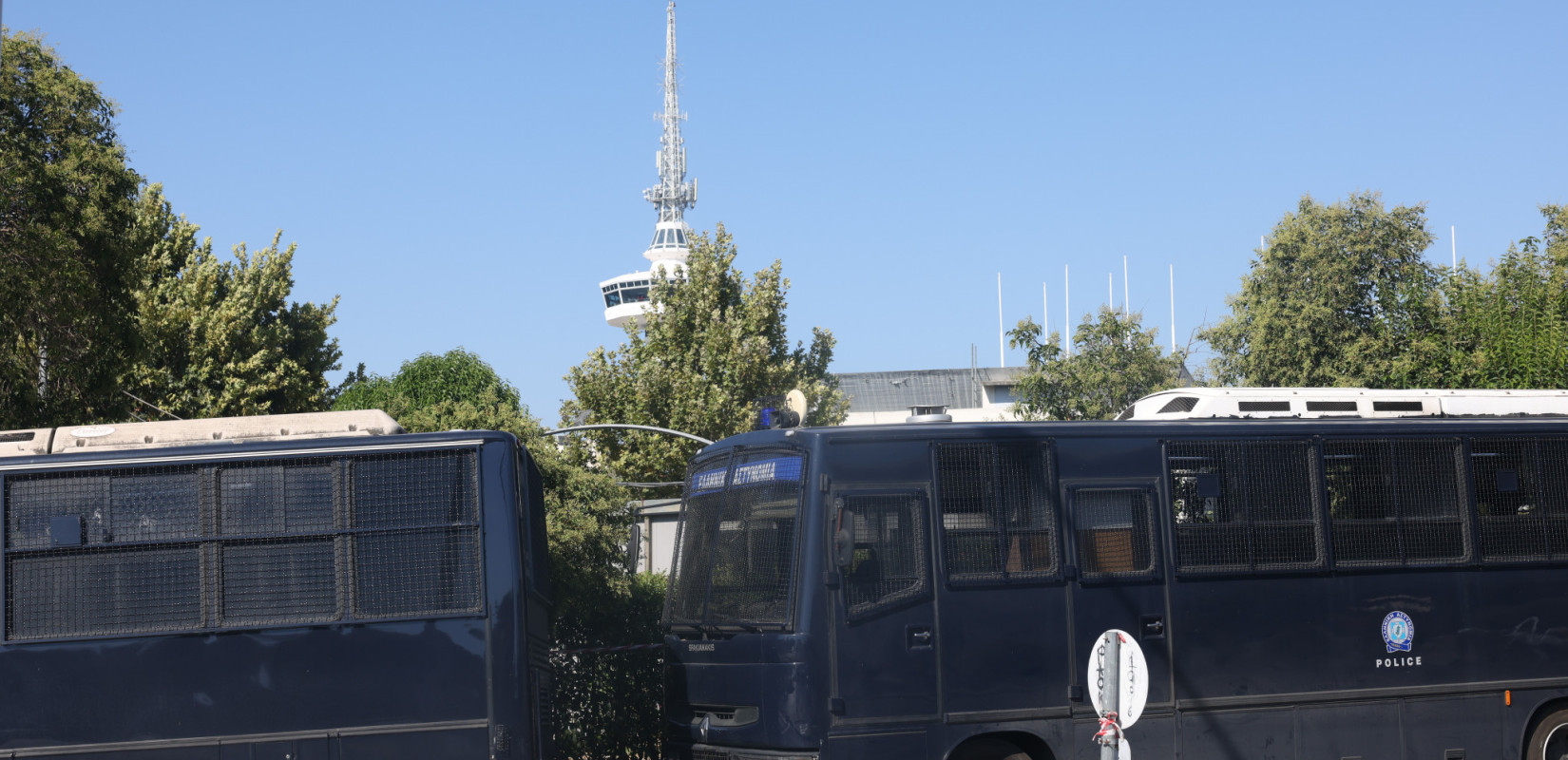 Στο ρυθμό της ΔΕΘ η Θεσσαλονίκη: 9 συγκεντρώσεις και πορείες, 3.500 αστυνομικοί, drones και κλειστοί σταθμοί του μετρό