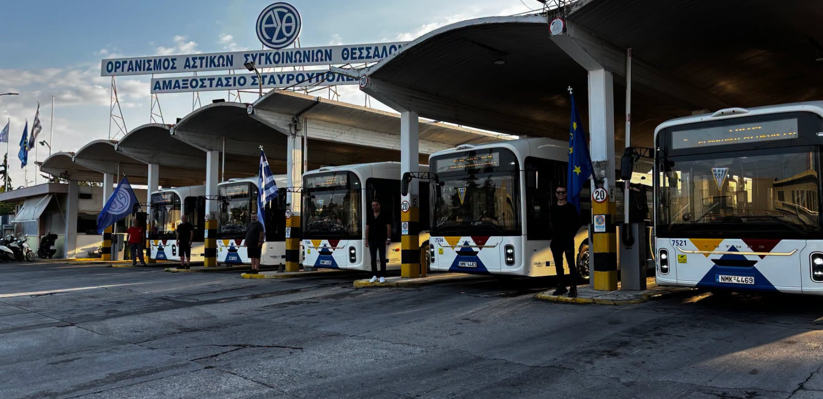 ΟΑΣΘ: Στους δρόμους τα 50 ηλεκτρικά, αρθρωτά λεωφορεία - Πιάνουν τιμόνι οι νέοι οδηγοί