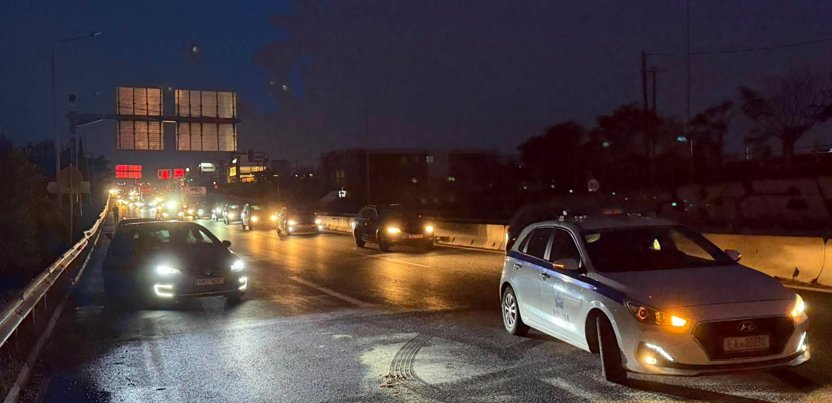Θεσσαλονίκη: Νταλίκα δίπλωσε στον περιφερειακό - Κυκλοφοριακές ρυθμίσεις στο σημείο (βίντεο)