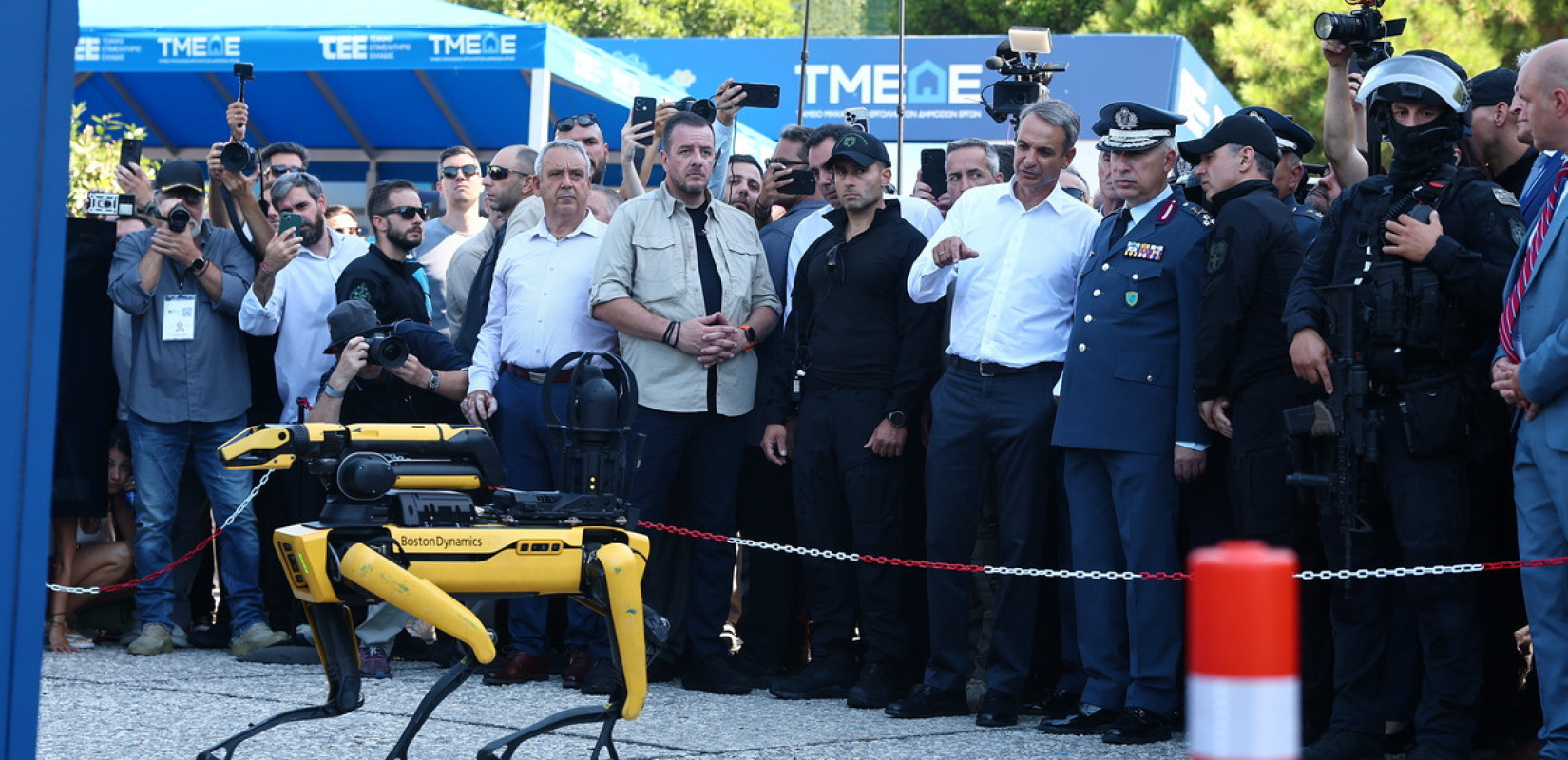 90ή ΔΕΘ: ΕΚΑΜ, ρομπότ- σκύλος και drones σε επίδειξη για την εξουδετέρωση «ταμπουρωμένου» ληστή
