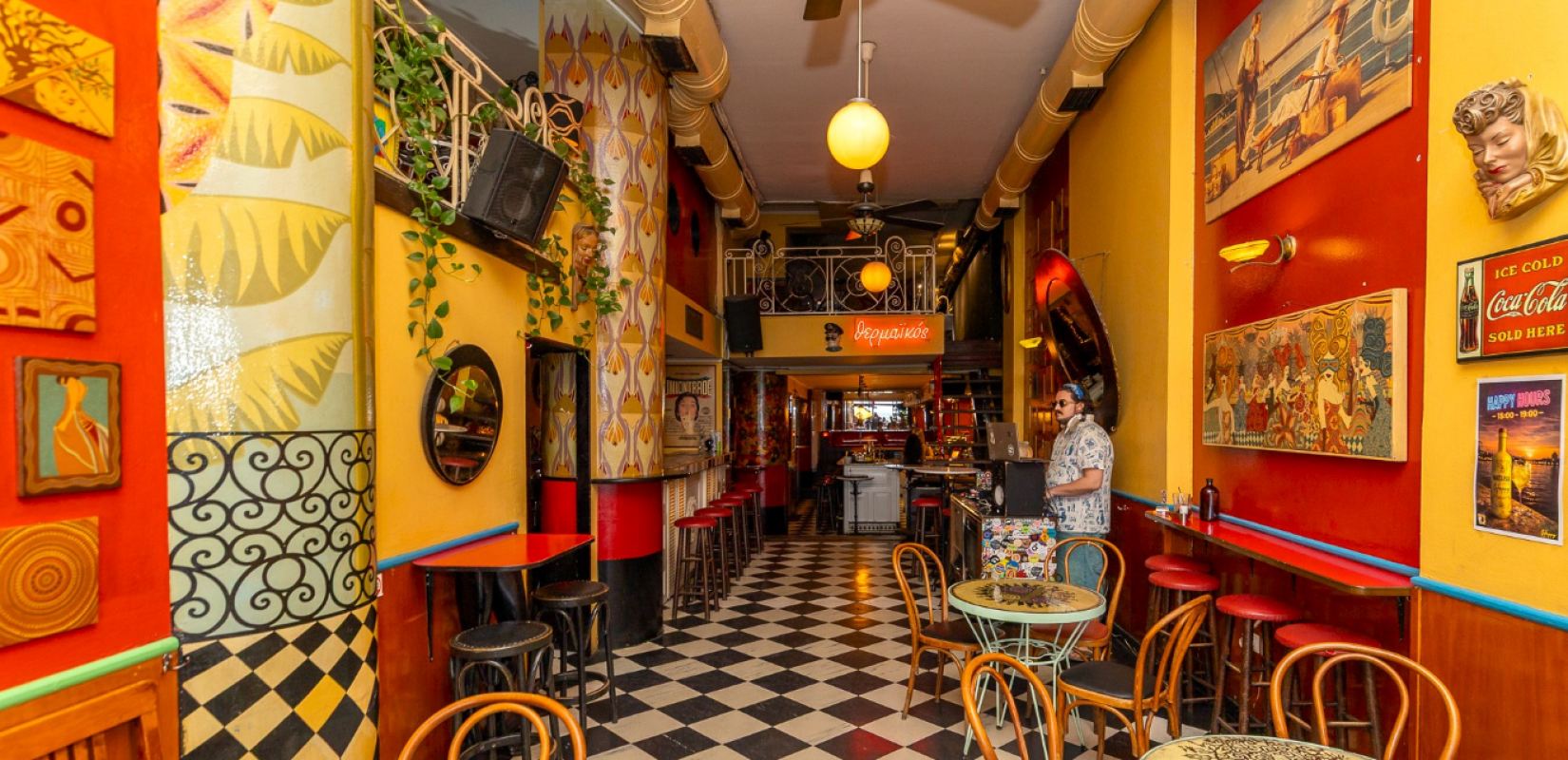 Θερμαϊκός Bar: Το θρυλικό στέκι της Θεσσαλονίκης που συνεχίζει να γράφει ιστορία