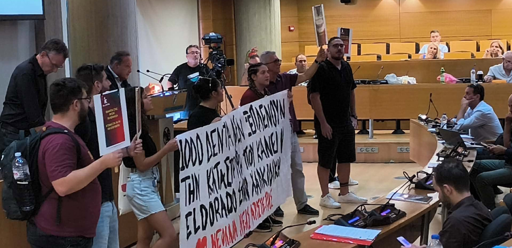 Θεσσαλονίκη: Παρέμβαση της νεολαίας Νέας Αριστεράς στο δημοτικό συμβούλιο - «Όχι στο ξέπλυμα της Hellas Gold»
