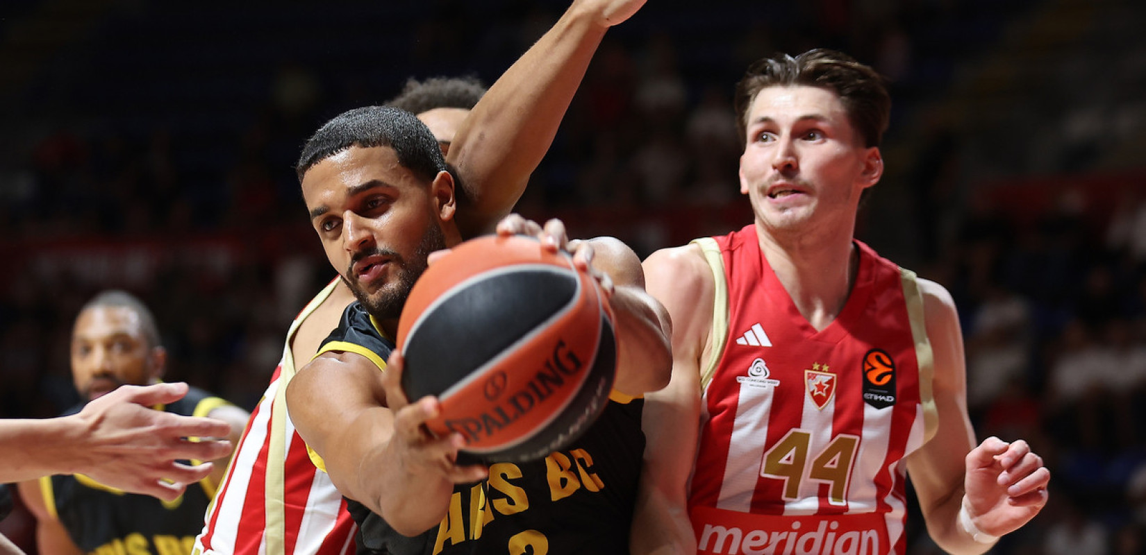 Μπάσκετ: Ο σκληρός Άρης ηττήθηκε 91-87 στο Βελιγράδι από τον Ερυθρό Αστέρα