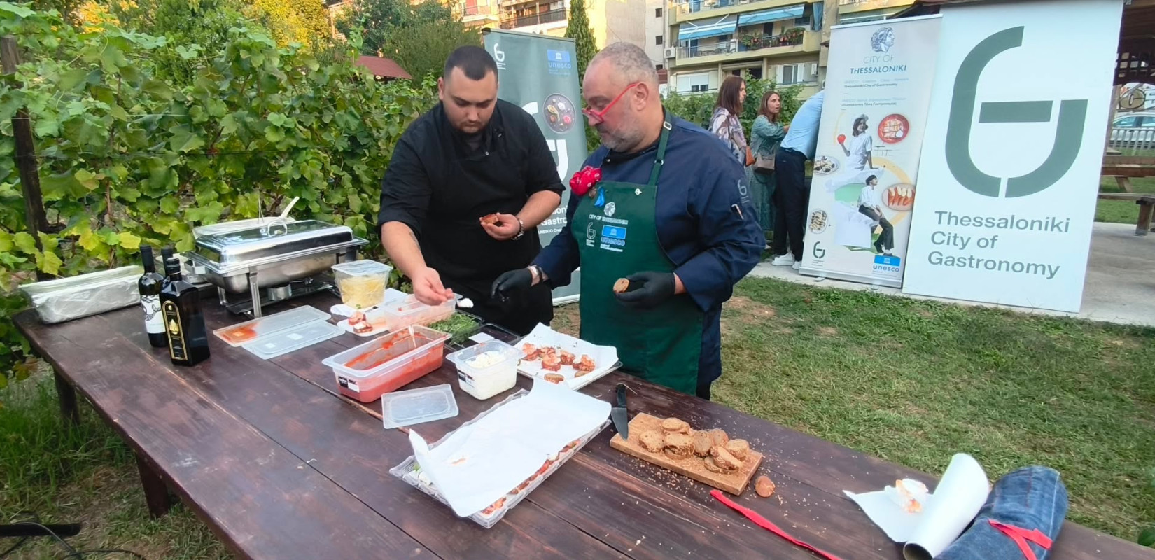 Οινικοί... ελληνοϊταλικοί διάλογοι στη Θεσσαλονίκη: Μια γαστρονομική συνάντηση στον Αστικό Αμπελώνα (βίντεο)