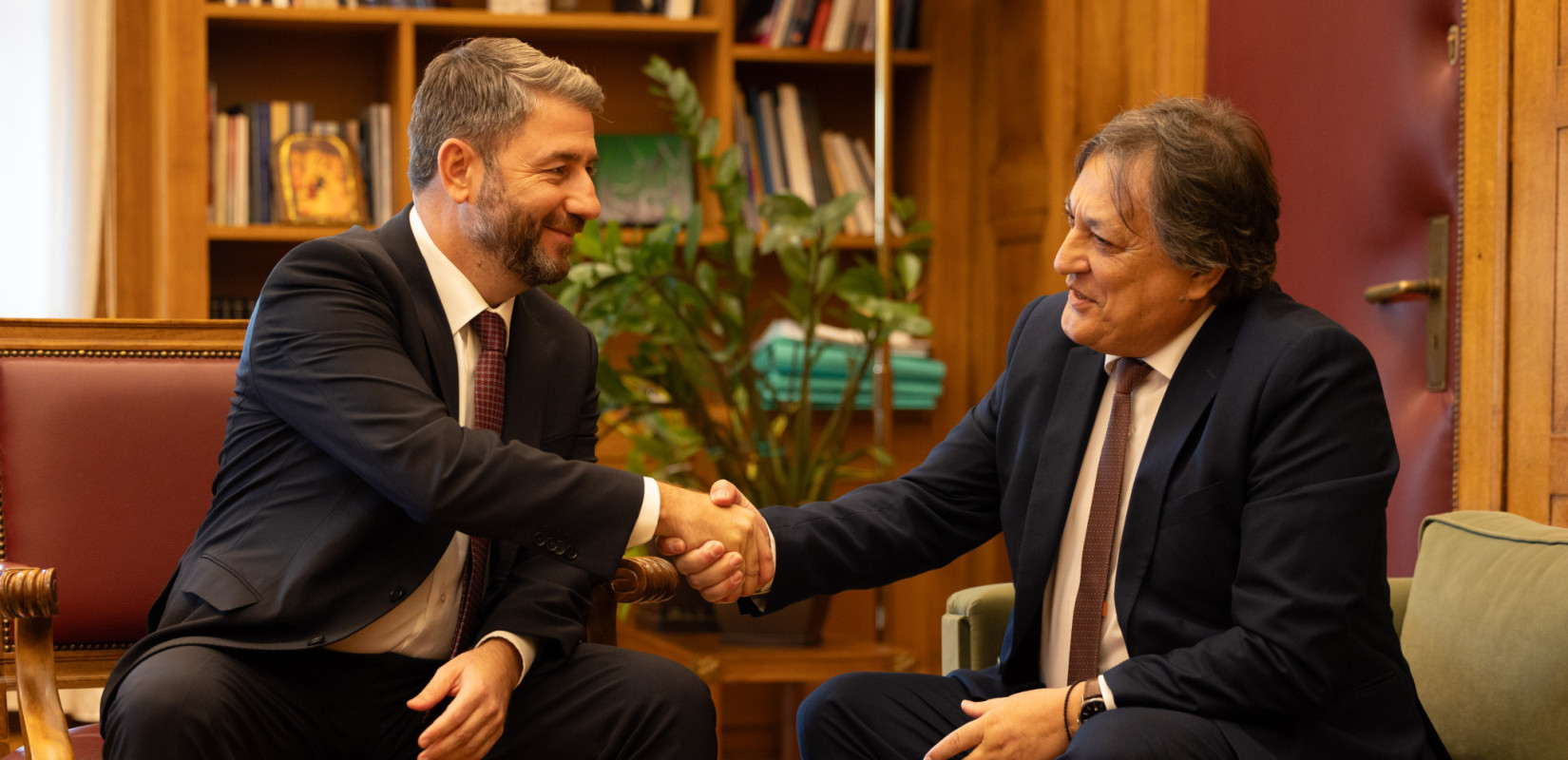 Στην Κ.Ο. του ΠΑΣΟΚ-ΚΙΝΑΛ ο Α. Αυλωνίτης - Συνάντηση με τον Ν. Ανδρουλάκη στη Βουλή (βίντεο)