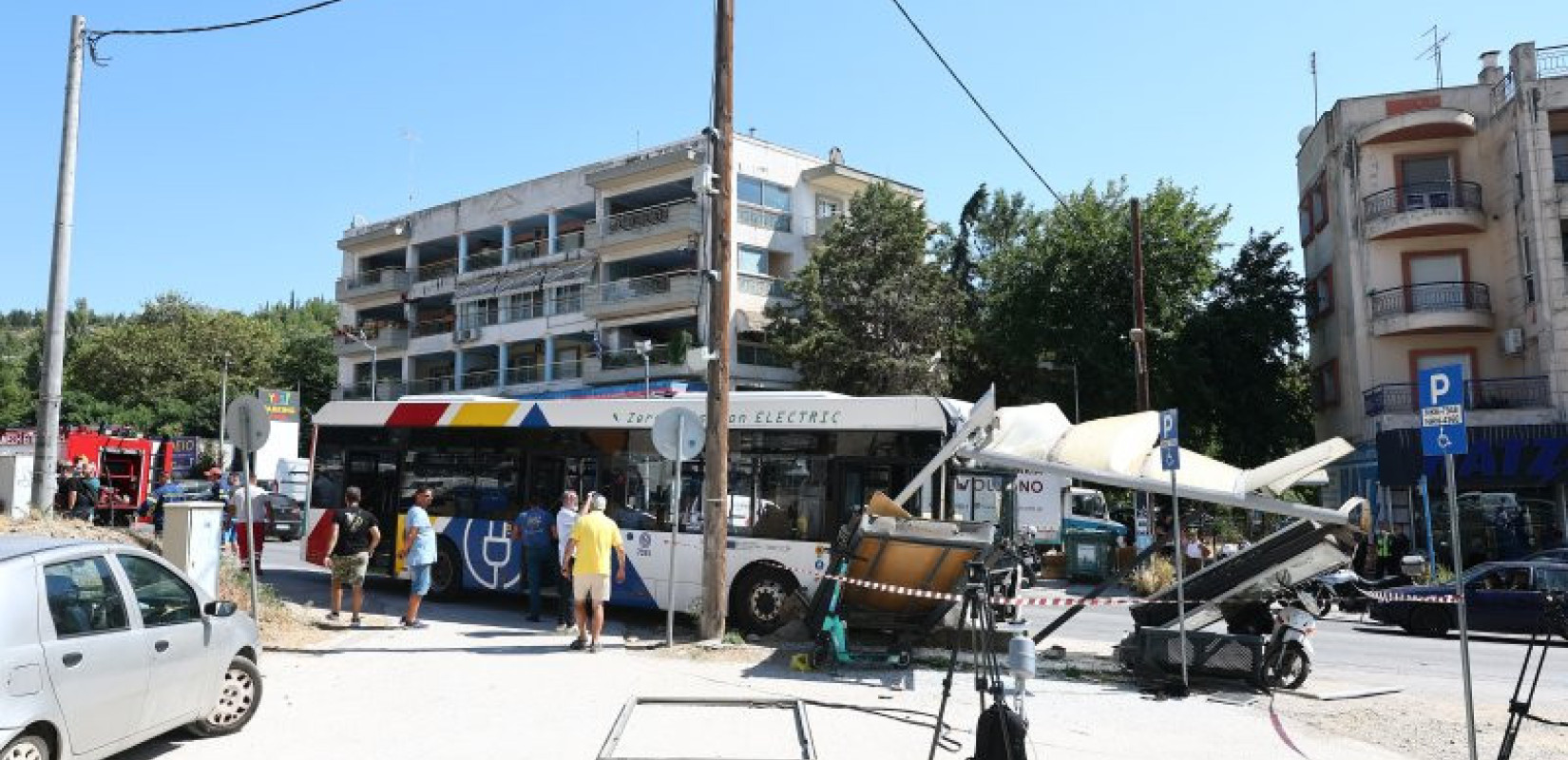 Σύγκρουση λεωφορείων στη Νεάπολη: Παίρνει εξιτήριο η 62χρονη - Η κατάσταση της 21χρονης